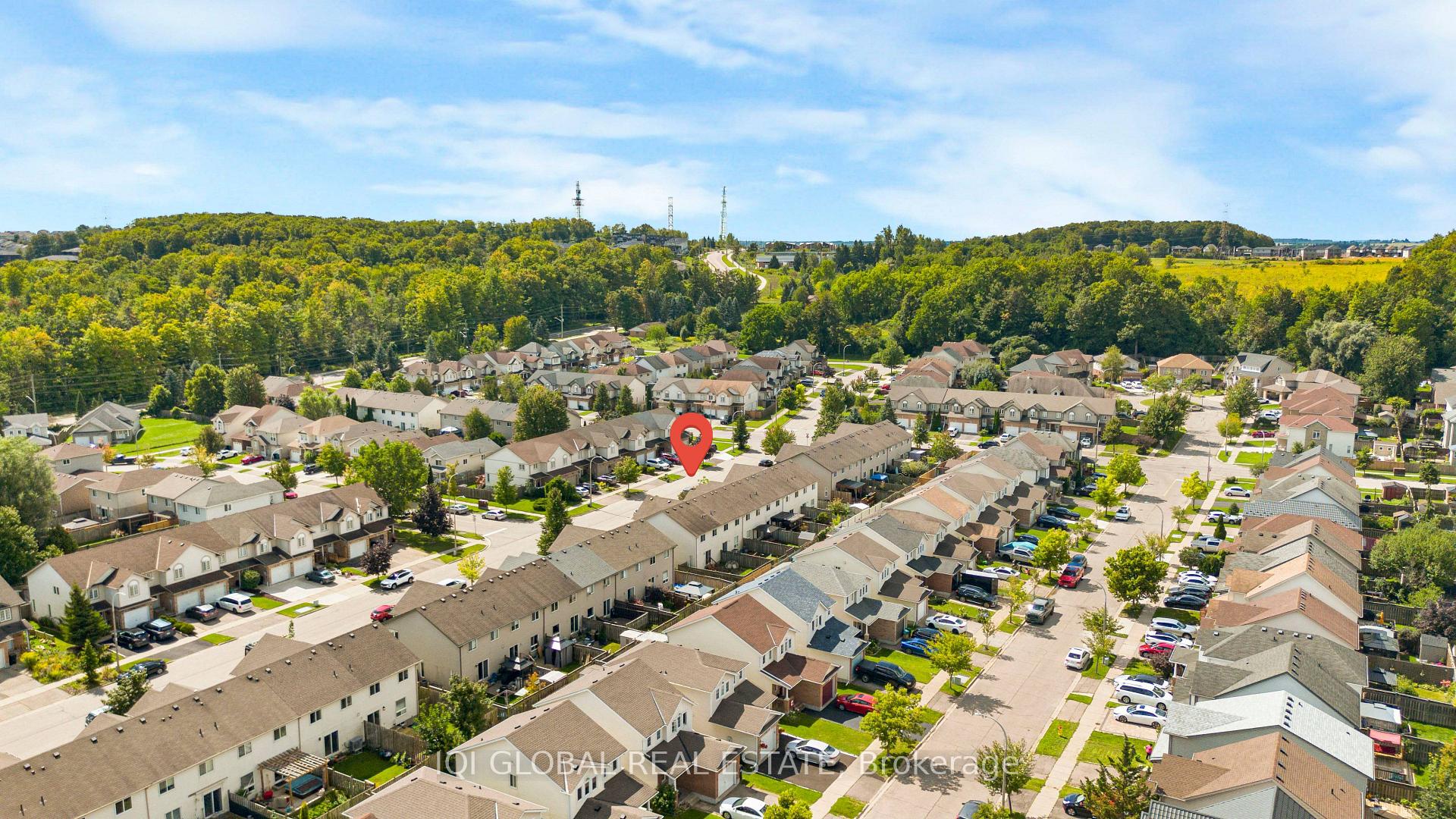Photo 2 of 94 Foxglove Crescent N, Kitchener, Larentian West — HOMEH