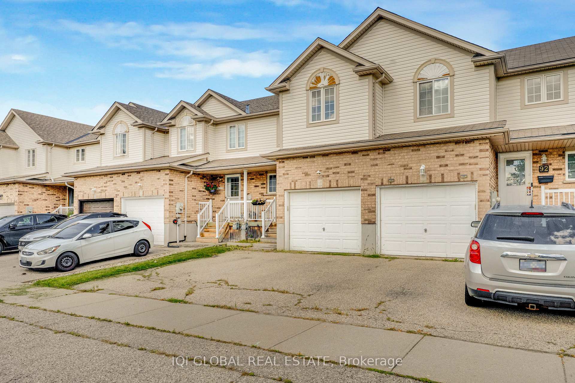 Photo 3 of 94 Foxglove Crescent N, Kitchener, Larentian West — HOMEH