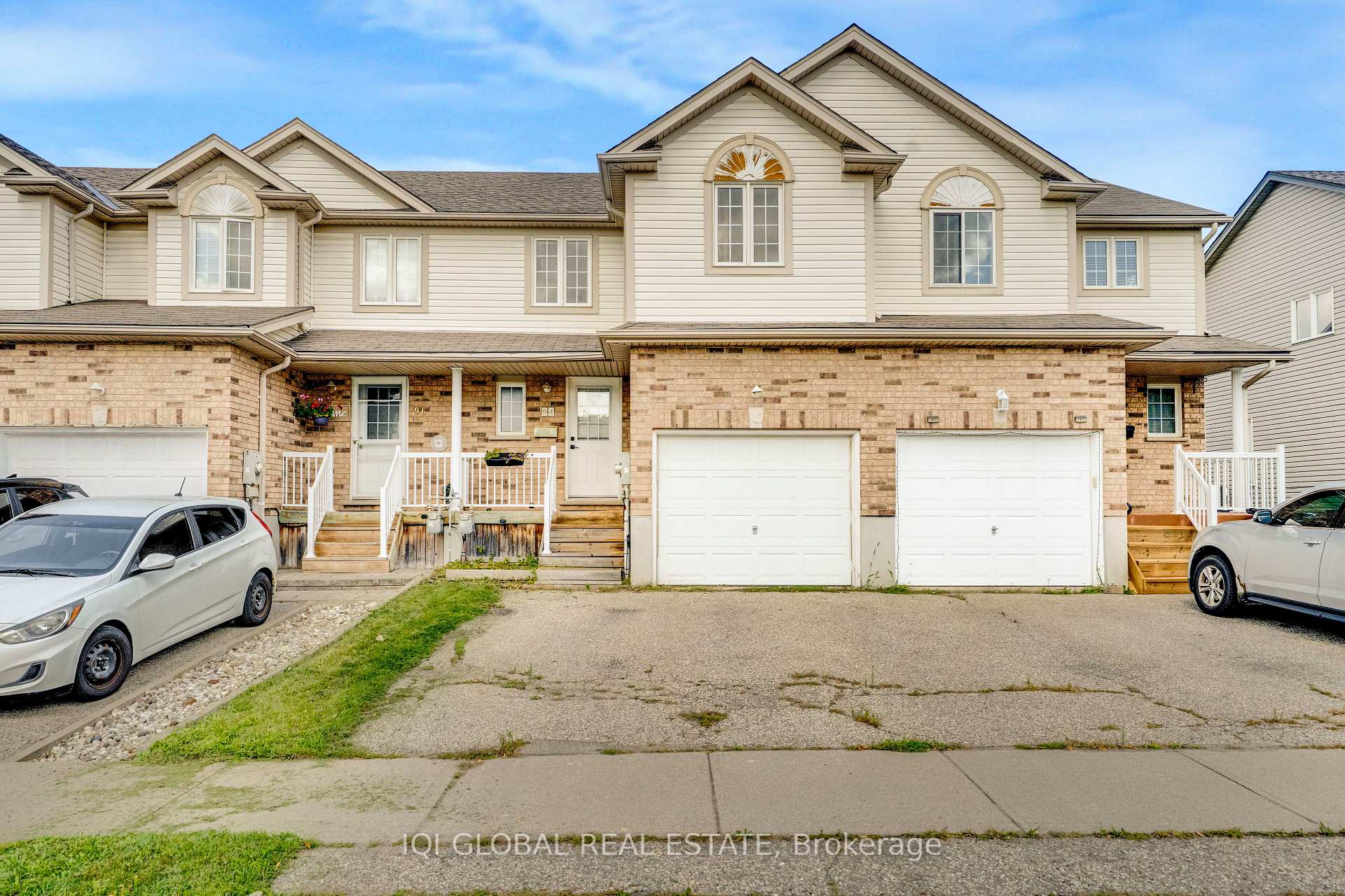 Photo 5 of 94 Foxglove Crescent N, Kitchener, Larentian West — HOMEH