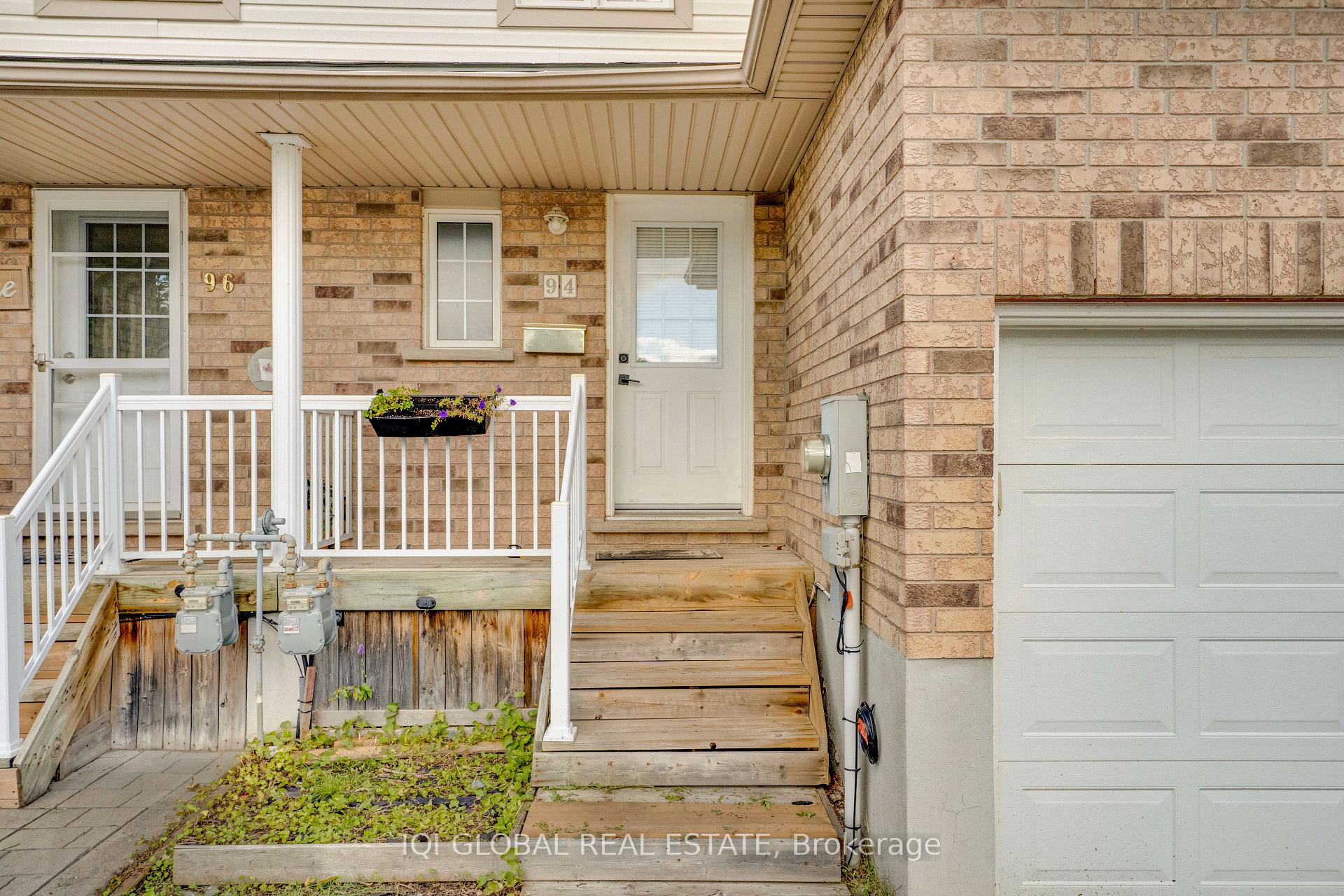 Photo 6 of 94 Foxglove Crescent N, Kitchener, Larentian West — HOMEH
