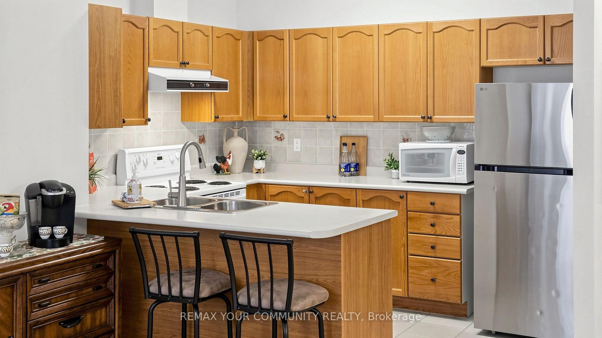 Photo 8 of Unit 214, 33 Wallace Street, Vaughan, West Woodbridge — HOMEH