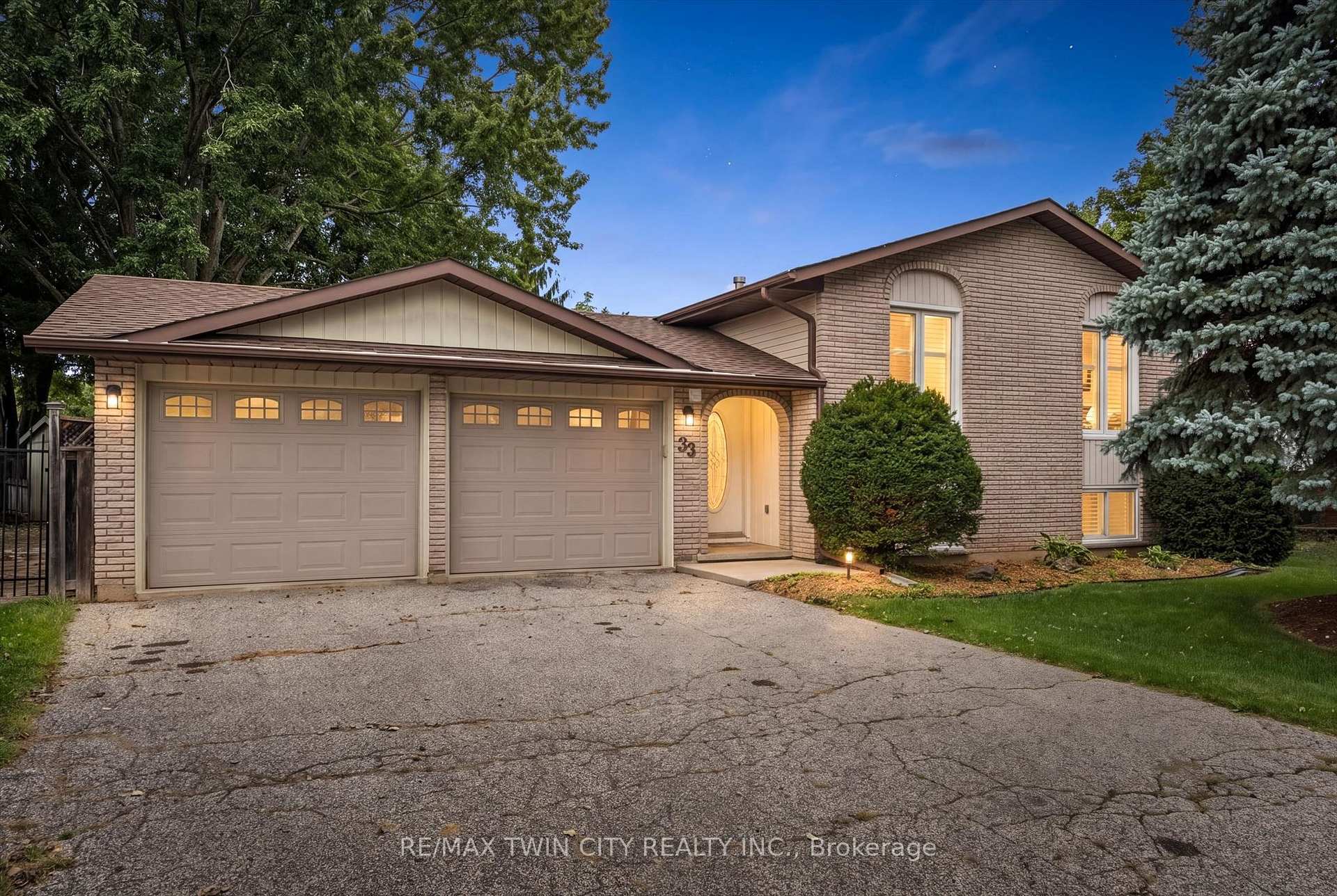 Photo 1 of 33 Maccoll Place, Haldimand — HOMEH