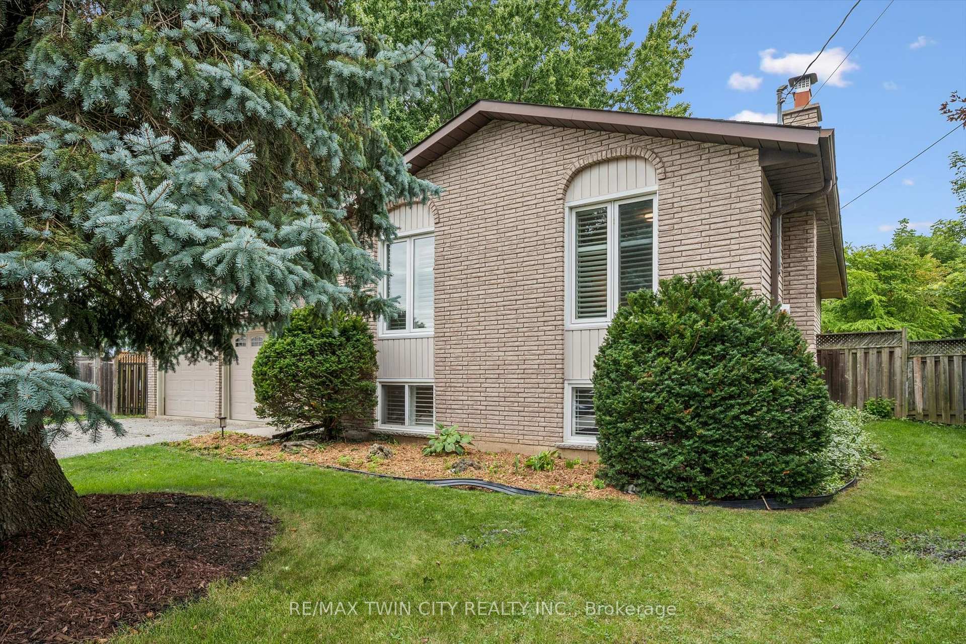 Photo 4 of 33 Maccoll Place, Haldimand — HOMEH