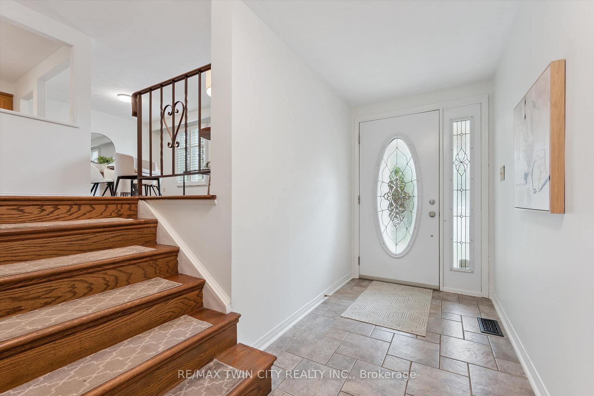 Photo 5 of 33 Maccoll Place, Haldimand — HOMEH