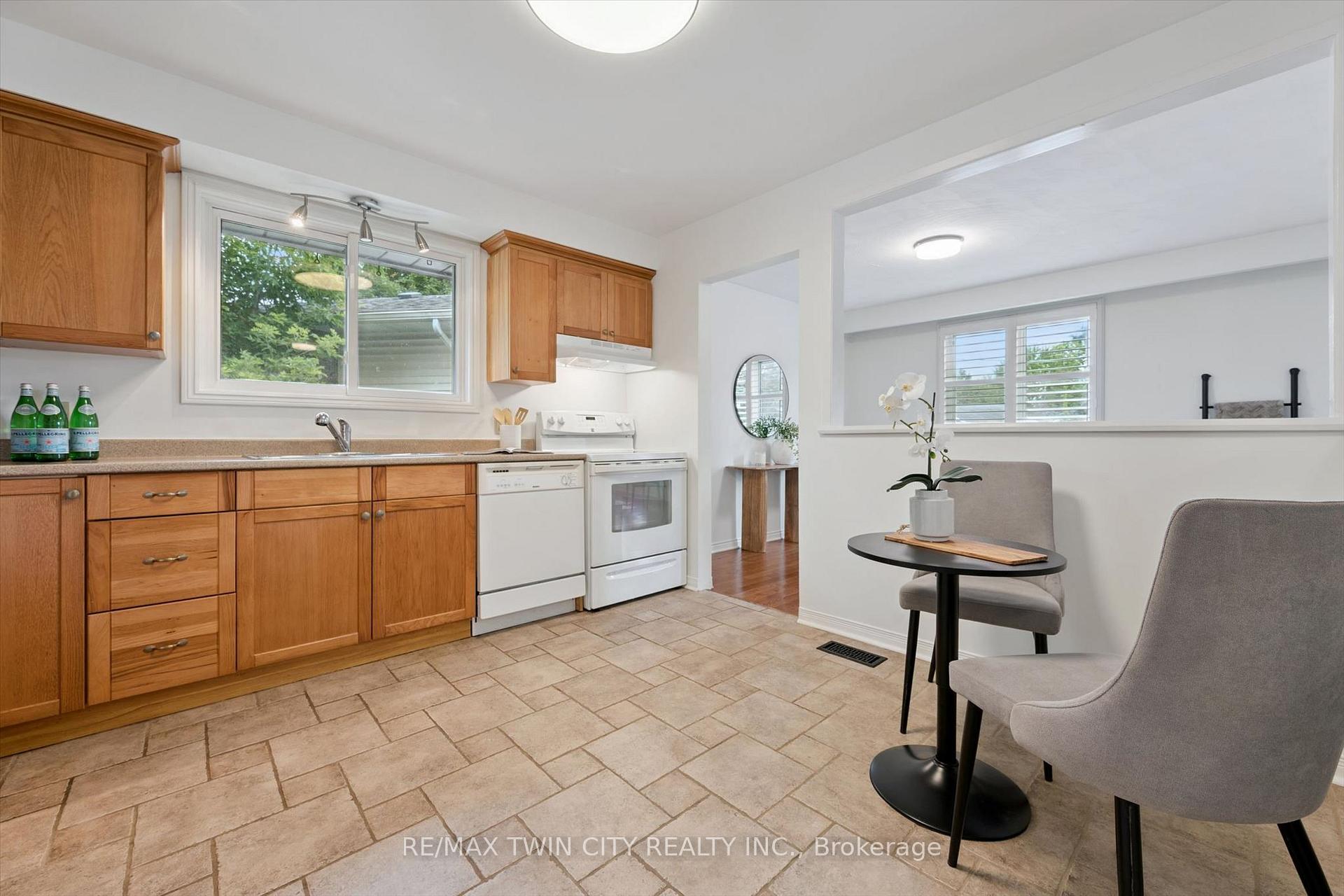 Photo 11 of 33 Maccoll Place, Haldimand — HOMEH