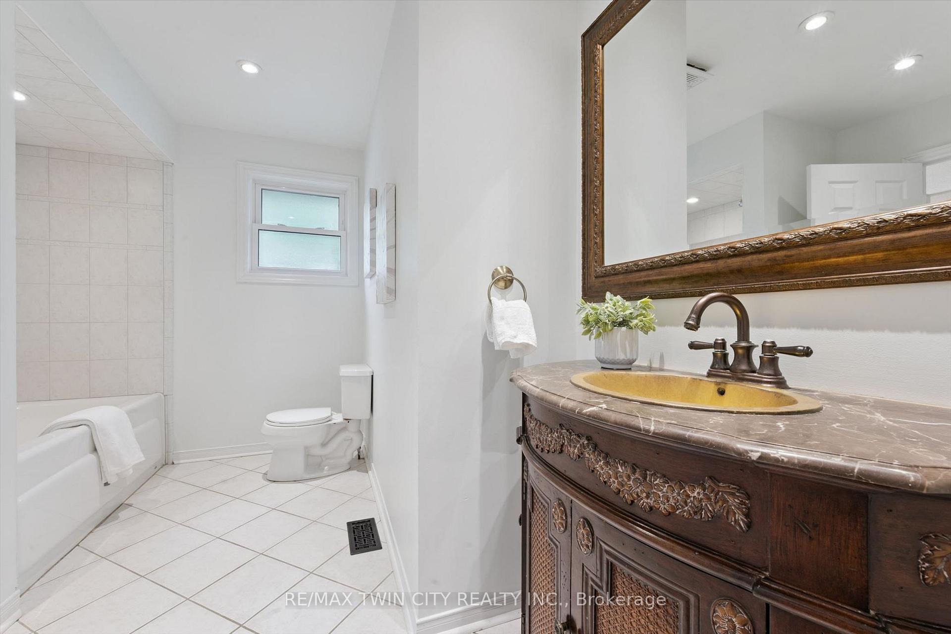 Photo 20 of 33 Maccoll Place, Haldimand — HOMEH