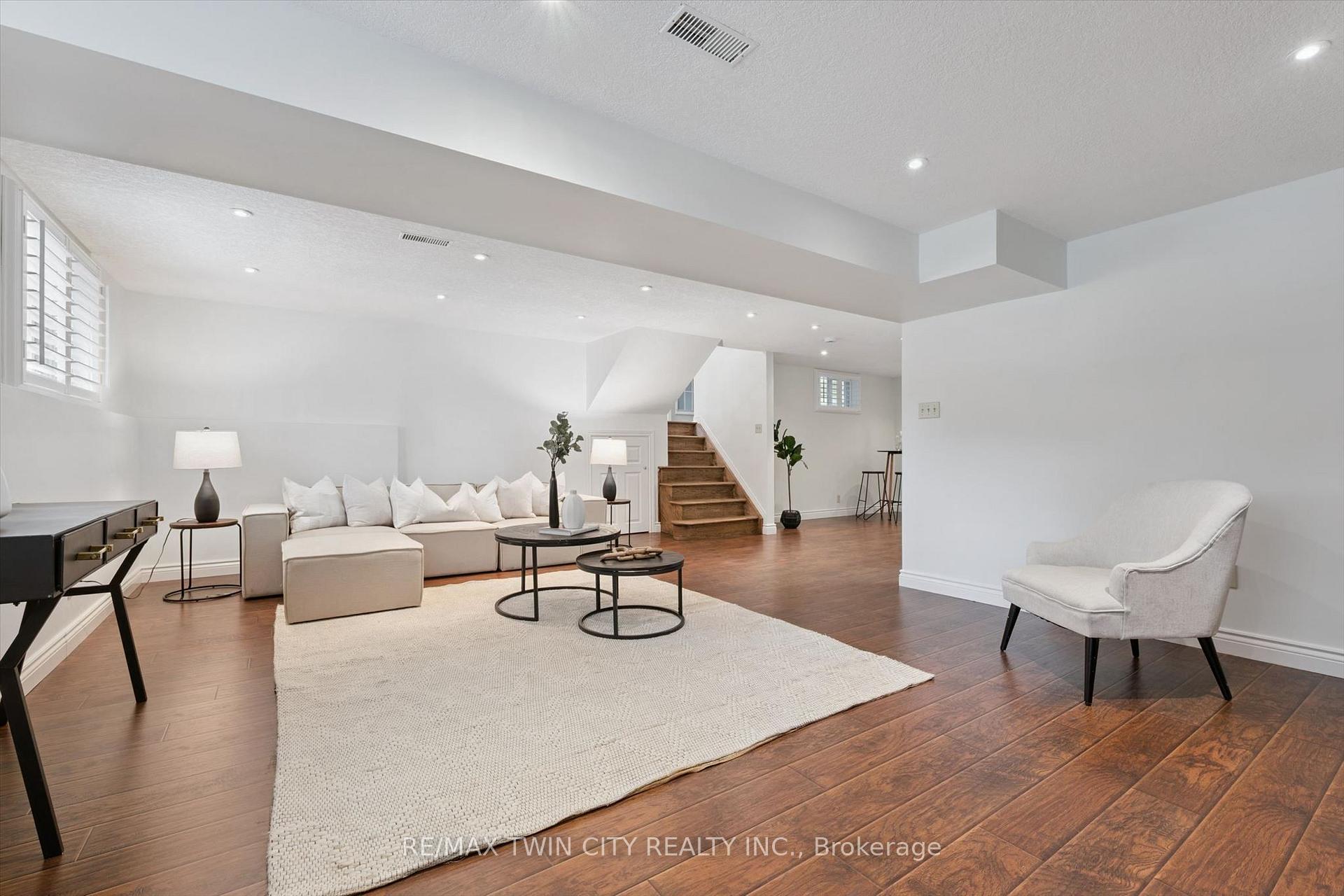 Photo 23 of 33 Maccoll Place, Haldimand — HOMEH