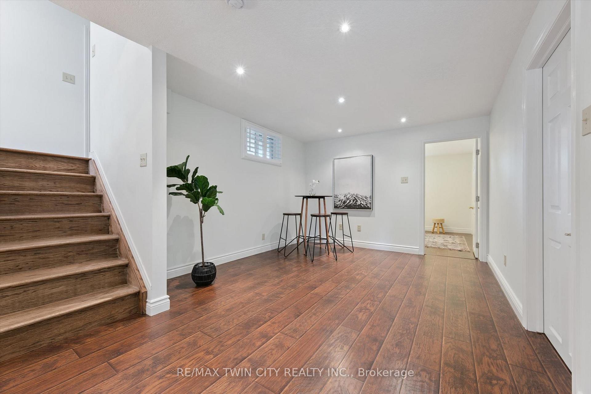 Photo 24 of 33 Maccoll Place, Haldimand — HOMEH