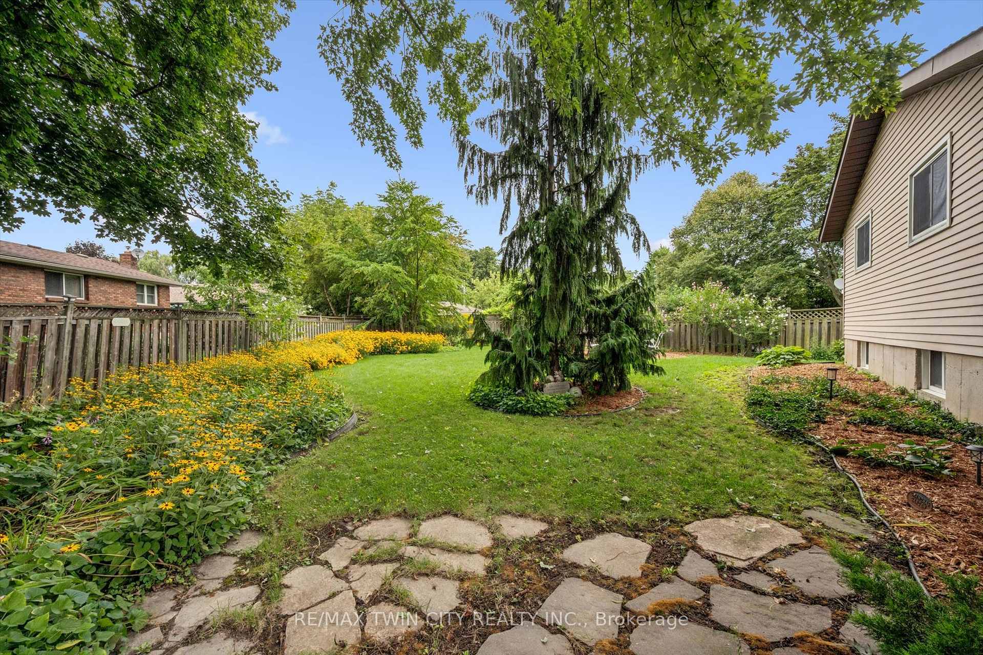 Photo 32 of 33 Maccoll Place, Haldimand — HOMEH