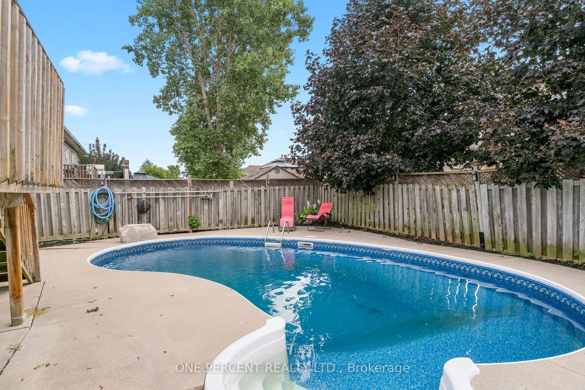 Photo 25 of 63 Donegal Drive, Brantford, Shellard Lane — HOMEH