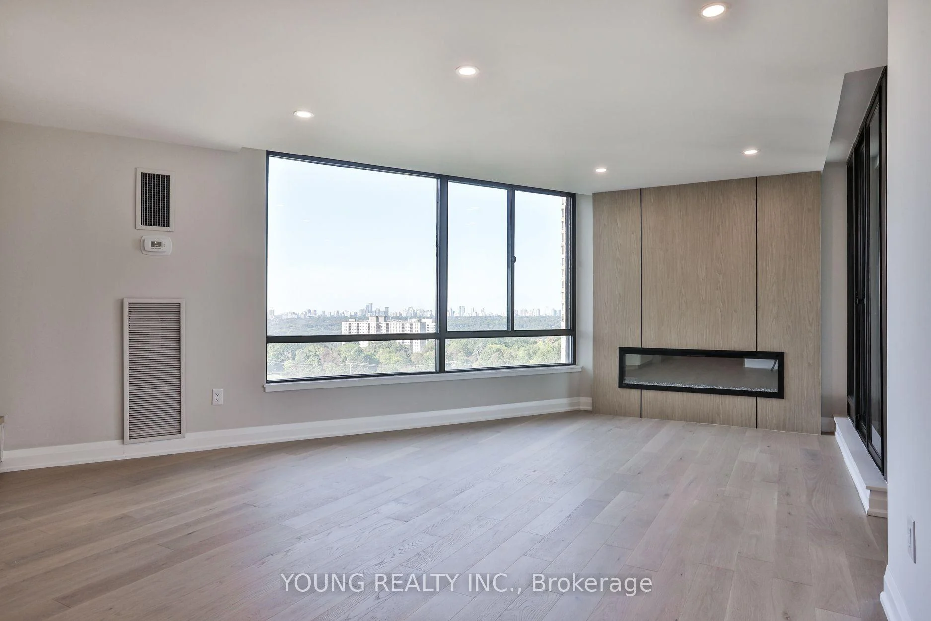 Photo 4 of Unit 1406, 65 Skymark Drive, North York, Hillcrest Village — HOMEH