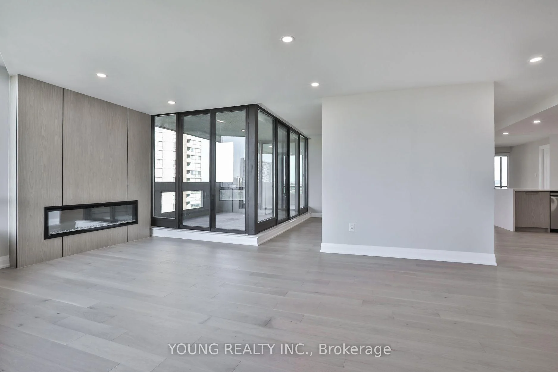 Photo 5 of Unit 1406, 65 Skymark Drive, North York, Hillcrest Village — HOMEH