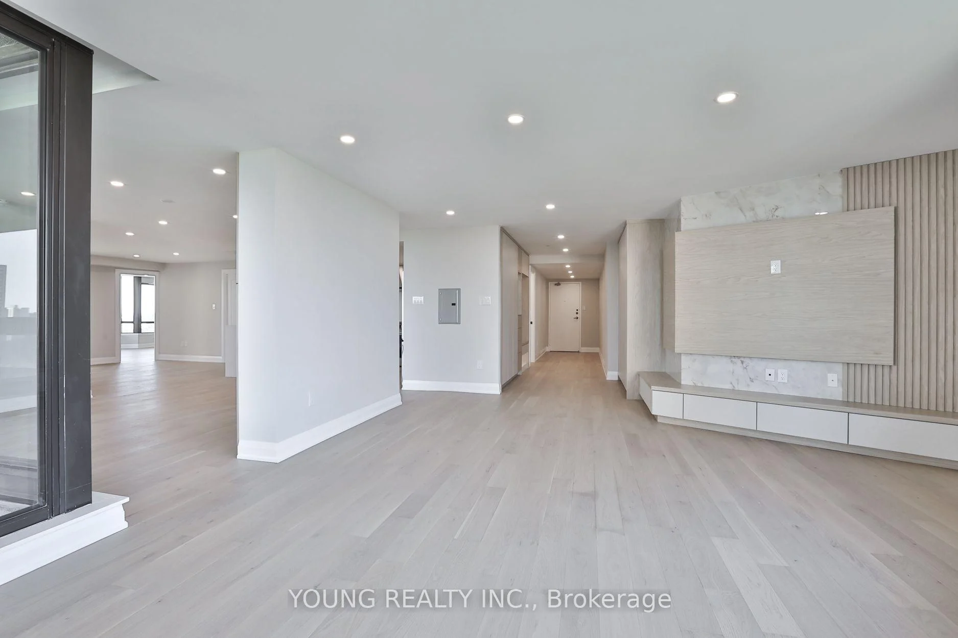 Photo 6 of Unit 1406, 65 Skymark Drive, North York, Hillcrest Village — HOMEH