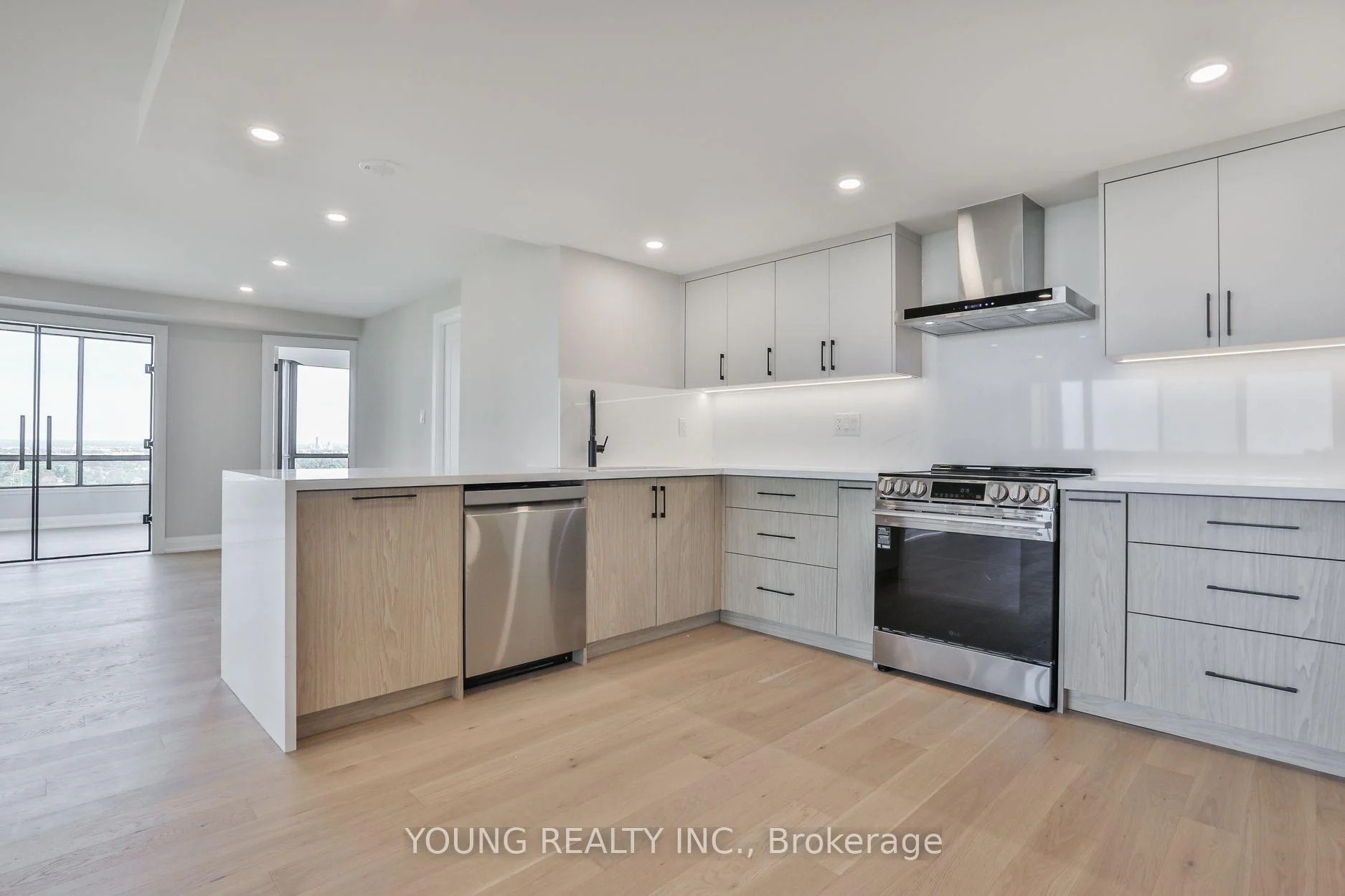 Photo 8 of Unit 1406, 65 Skymark Drive, North York, Hillcrest Village — HOMEH