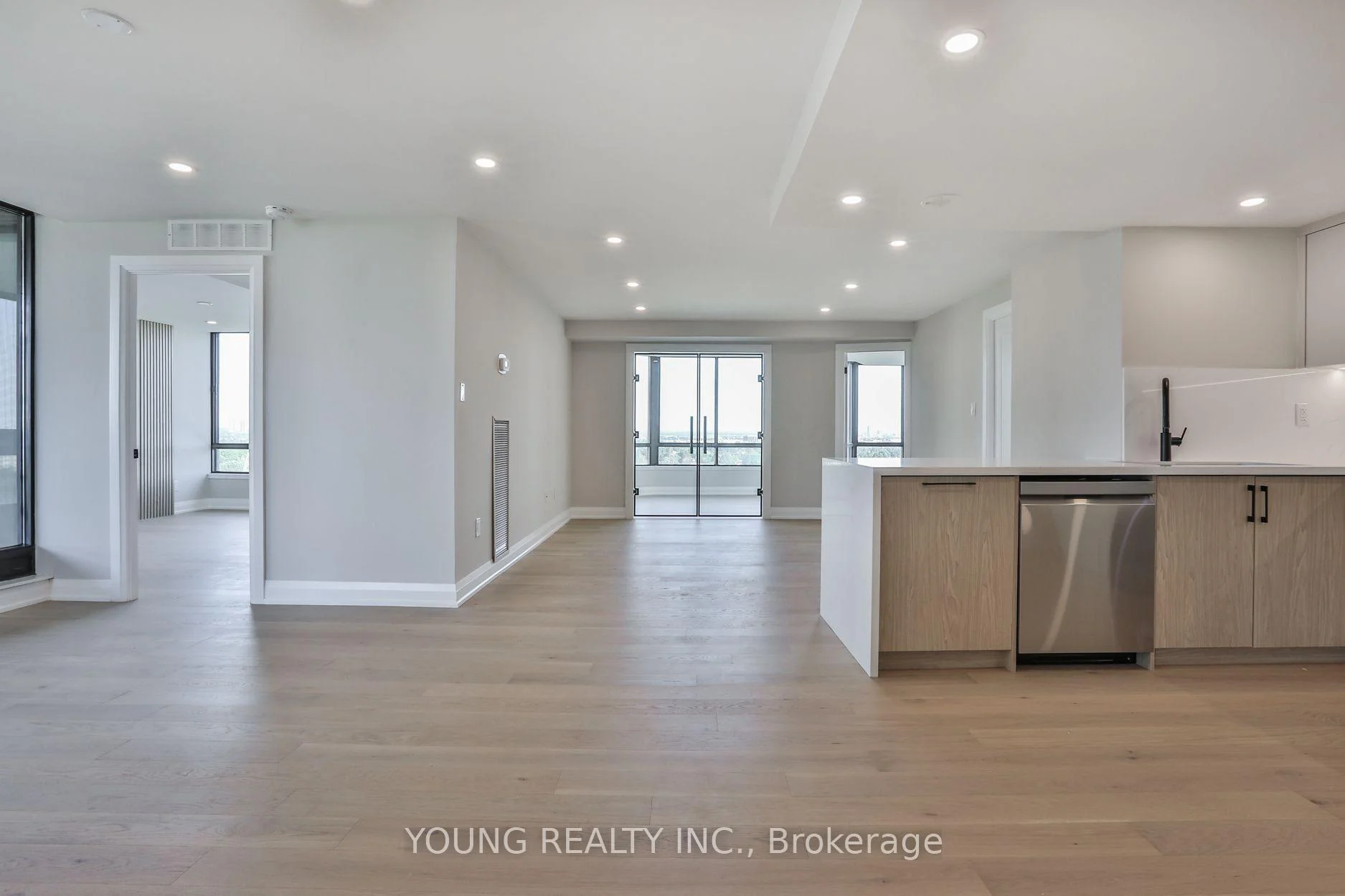 Photo 10 of Unit 1406, 65 Skymark Drive, North York, Hillcrest Village — HOMEH