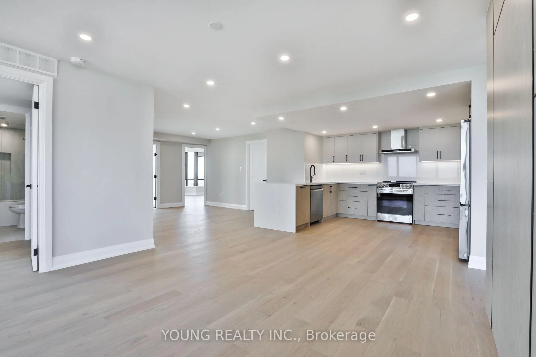 Photo 12 of Unit 1406, 65 Skymark Drive, North York, Hillcrest Village — HOMEH