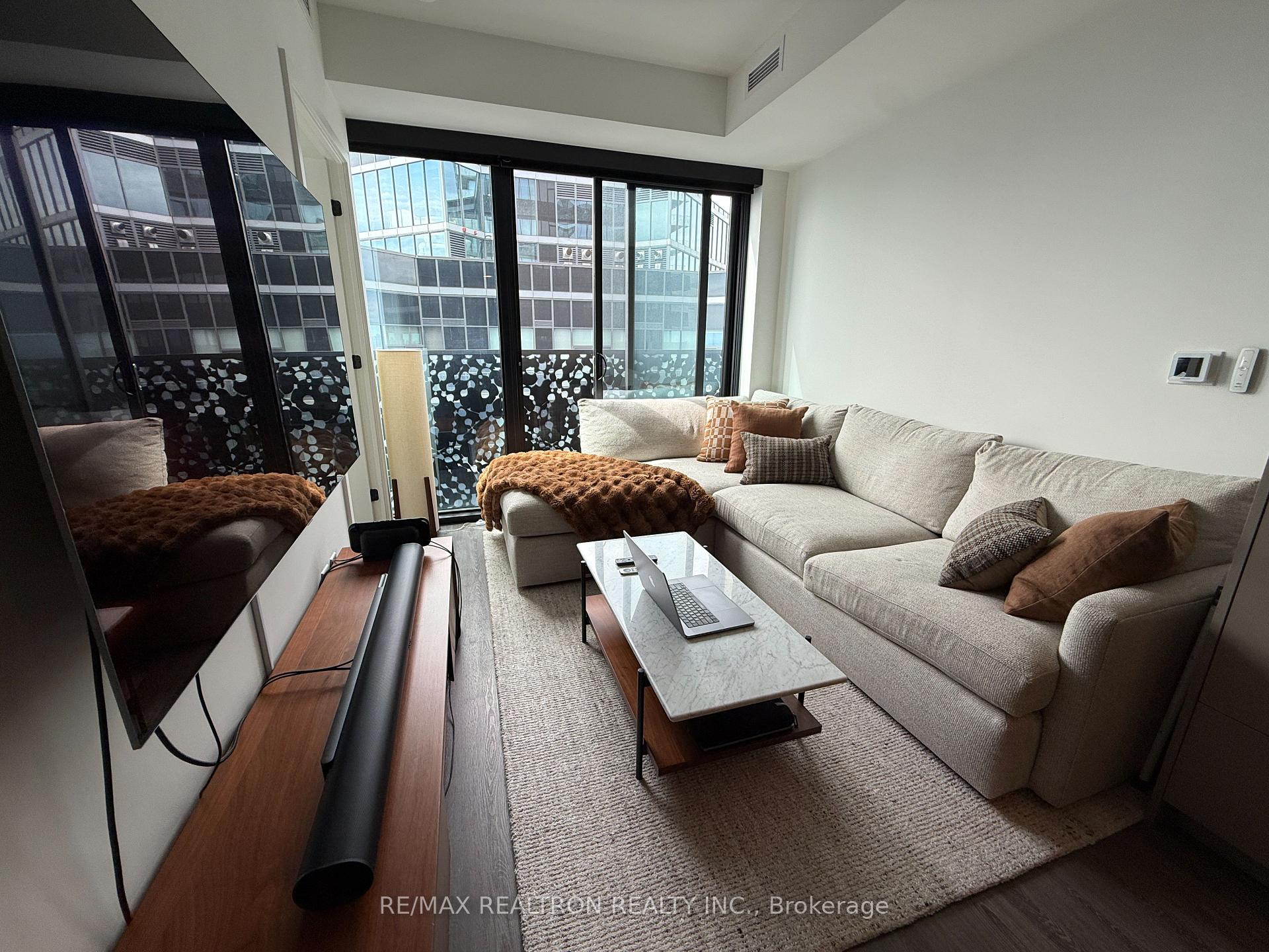 Photo 3 of Unit 4706, 55 Charles Street E, Toronto, Church-Yonge Corridor — HOMEH