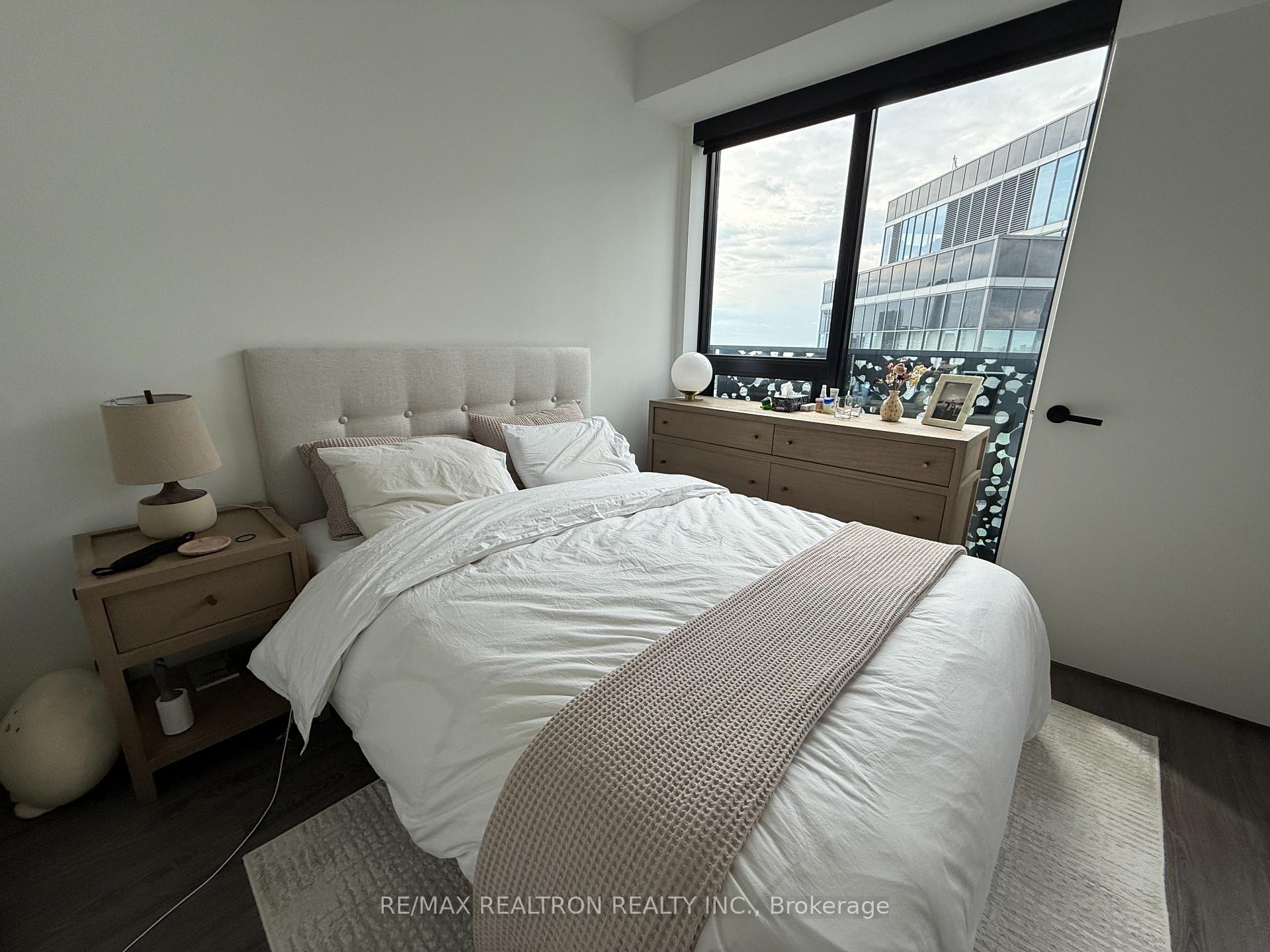 Photo 5 of Unit 4706, 55 Charles Street E, Toronto, Church-Yonge Corridor — HOMEH