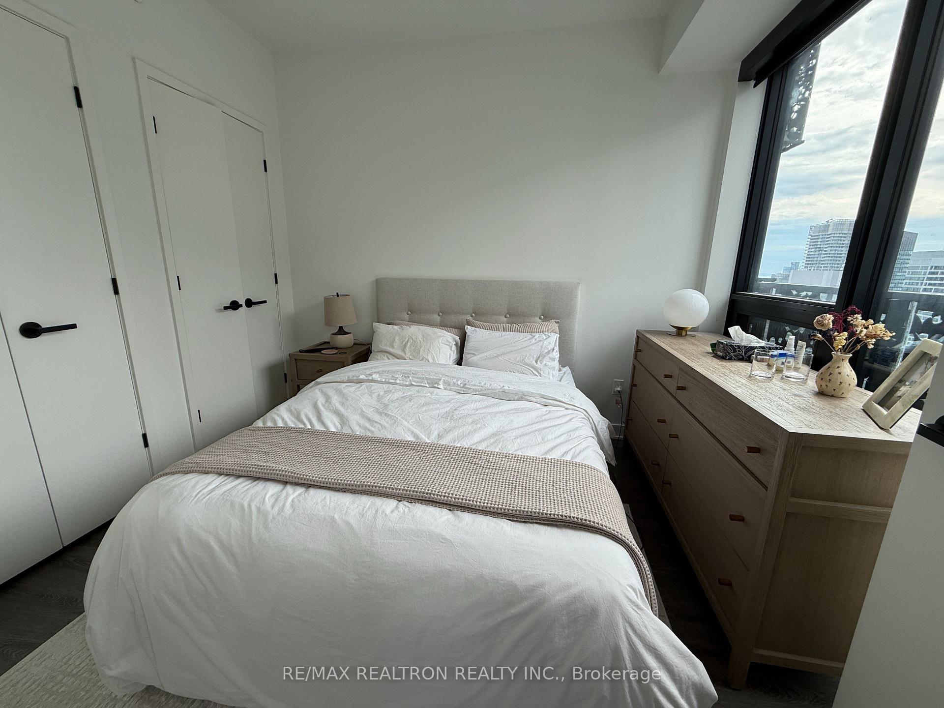 Photo 6 of Unit 4706, 55 Charles Street E, Toronto, Church-Yonge Corridor — HOMEH