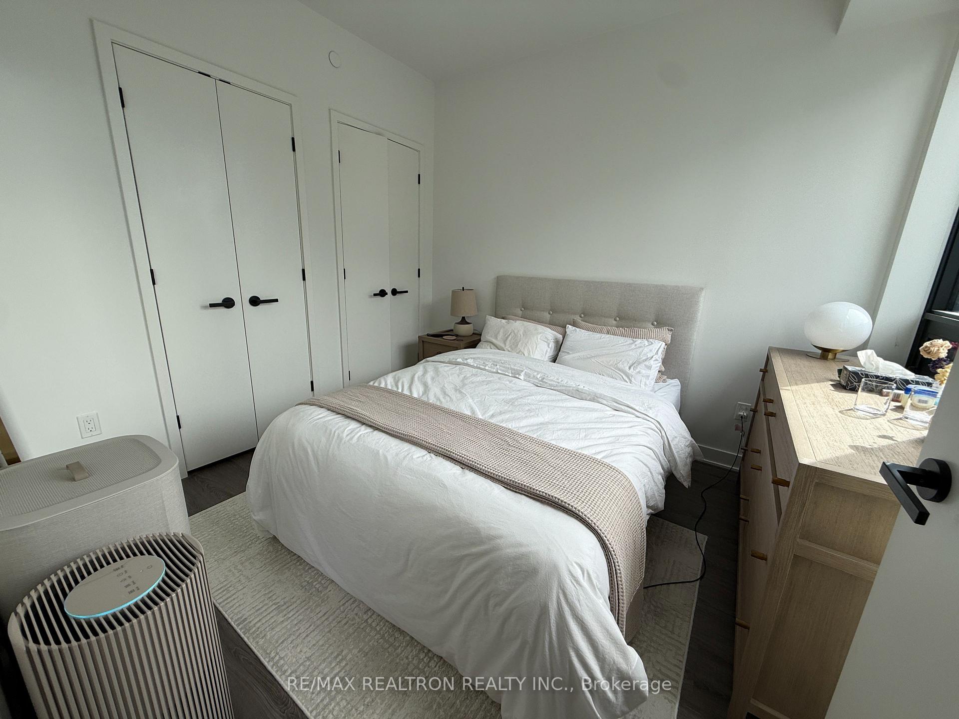 Photo 7 of Unit 4706, 55 Charles Street E, Toronto, Church-Yonge Corridor — HOMEH