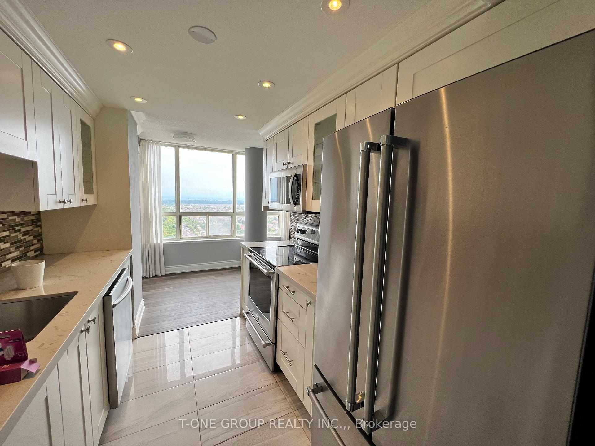 Photo 2 of Unit 2103, 400 Webb Drive, Mississauga, City Centre — HOMEH