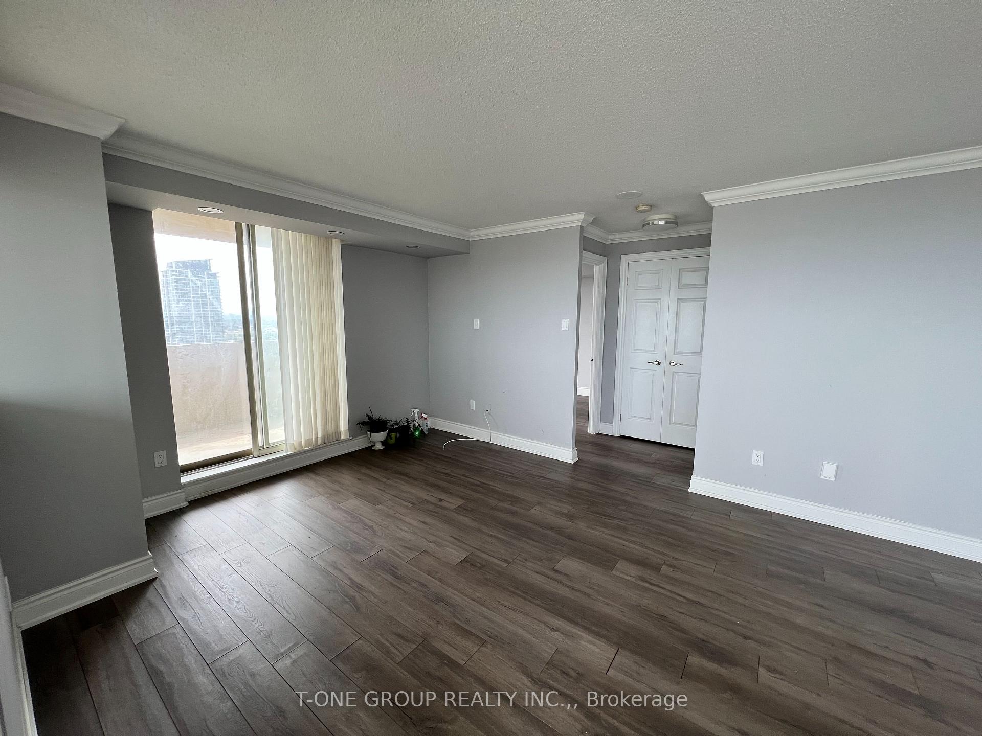 Photo 4 of Unit 2103, 400 Webb Drive, Mississauga, City Centre — HOMEH