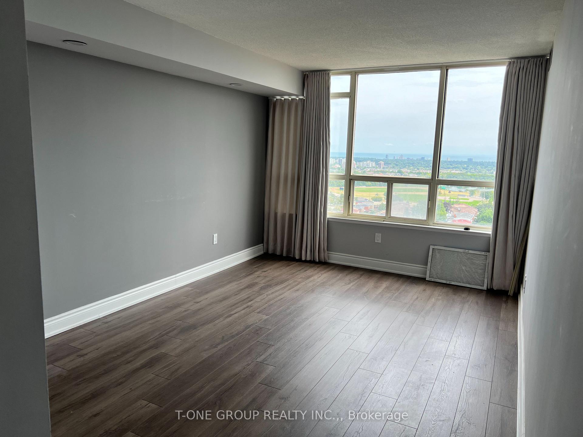 Photo 5 of Unit 2103, 400 Webb Drive, Mississauga, City Centre — HOMEH
