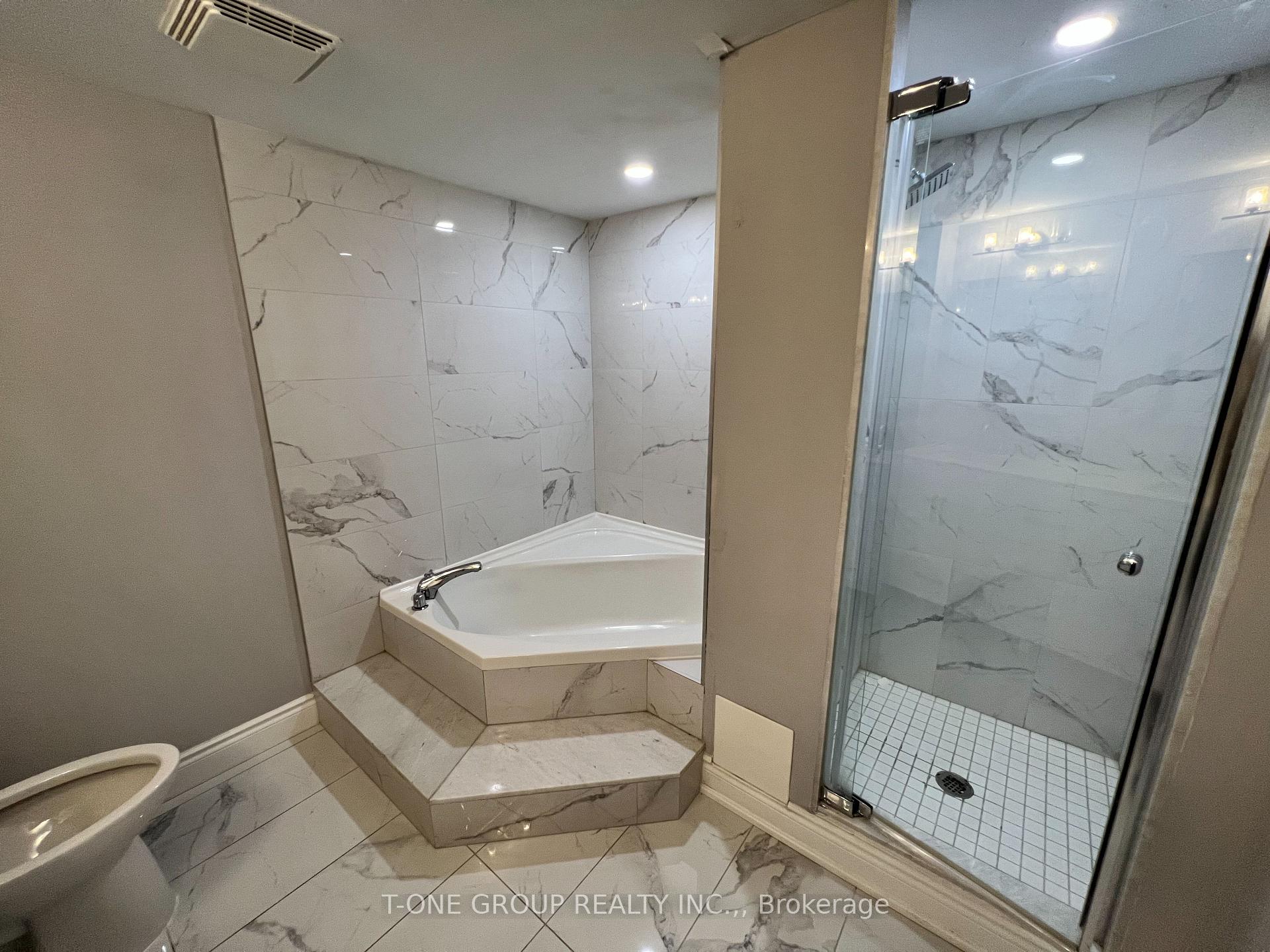 Photo 6 of Unit 2103, 400 Webb Drive, Mississauga, City Centre — HOMEH