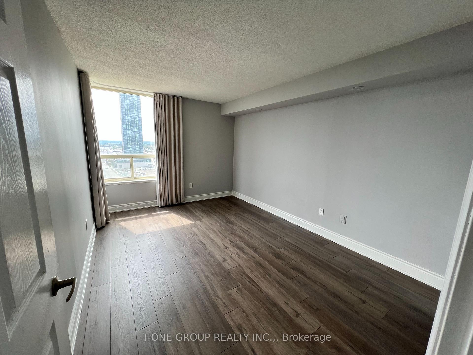 Photo 9 of Unit 2103, 400 Webb Drive, Mississauga, City Centre — HOMEH