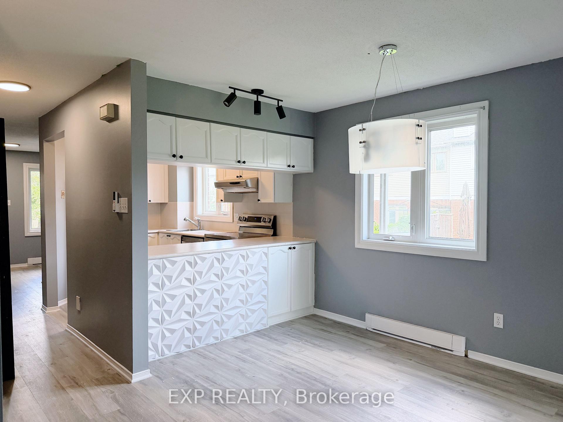 Photo 12 of 406 Briston Private, Ottawa, Hunt Club Park — HOMEH