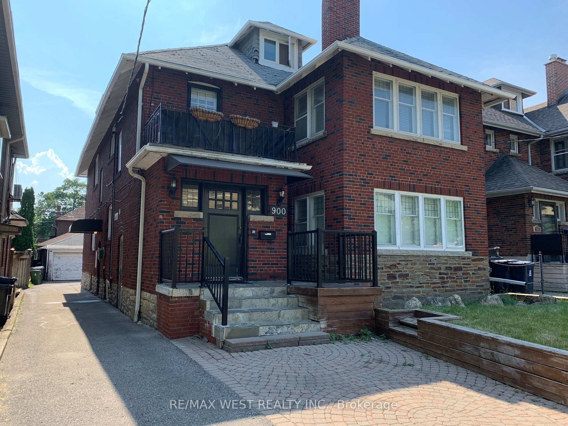 Photo of Unit Lower, 900 Avenue Road