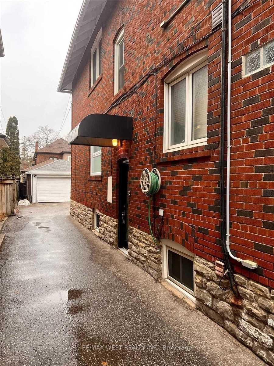 Photo 2 of Unit Lower, 900 Avenue Road, Toronto, Yonge-Eglinton — HOMEH