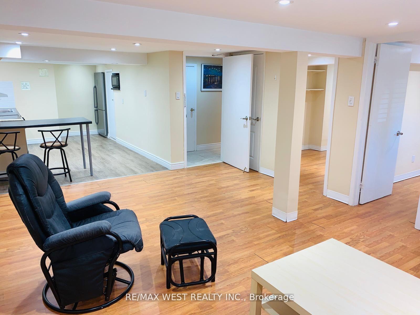 Photo 6 of Unit Lower, 900 Avenue Road, Toronto, Yonge-Eglinton — HOMEH