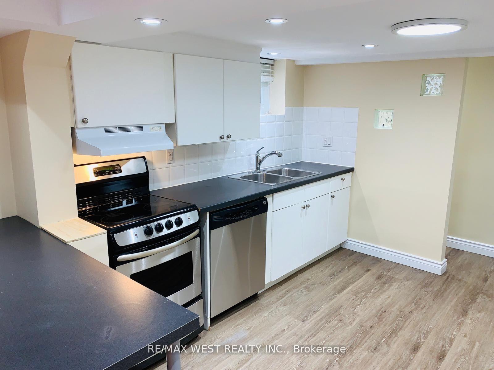 Photo 9 of Unit Lower, 900 Avenue Road, Toronto, Yonge-Eglinton — HOMEH