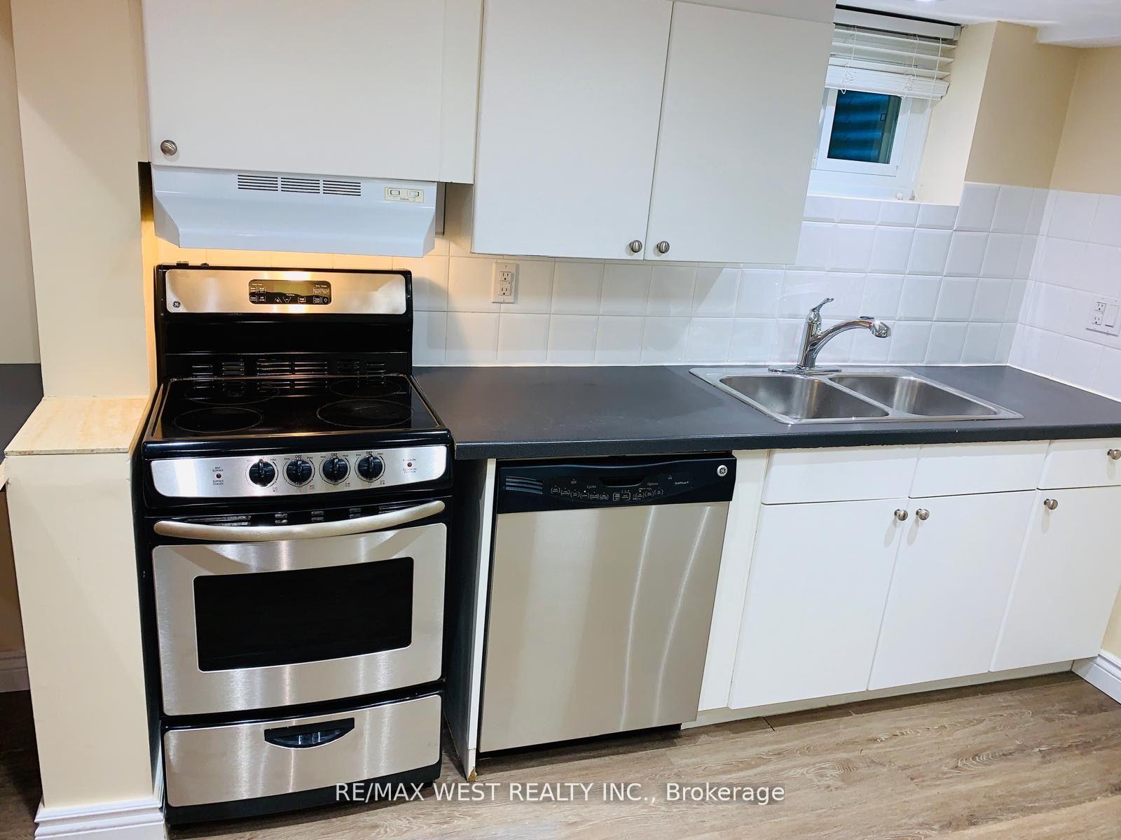 Photo 10 of Unit Lower, 900 Avenue Road, Toronto, Yonge-Eglinton — HOMEH