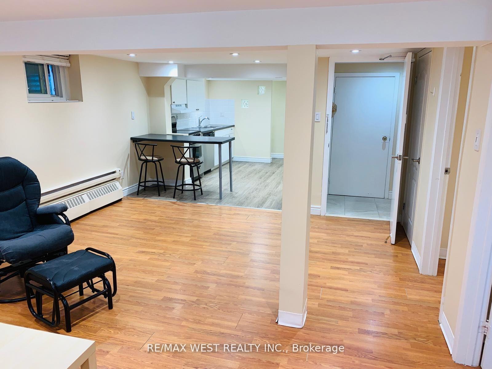 Photo 13 of Unit Lower, 900 Avenue Road, Toronto, Yonge-Eglinton — HOMEH