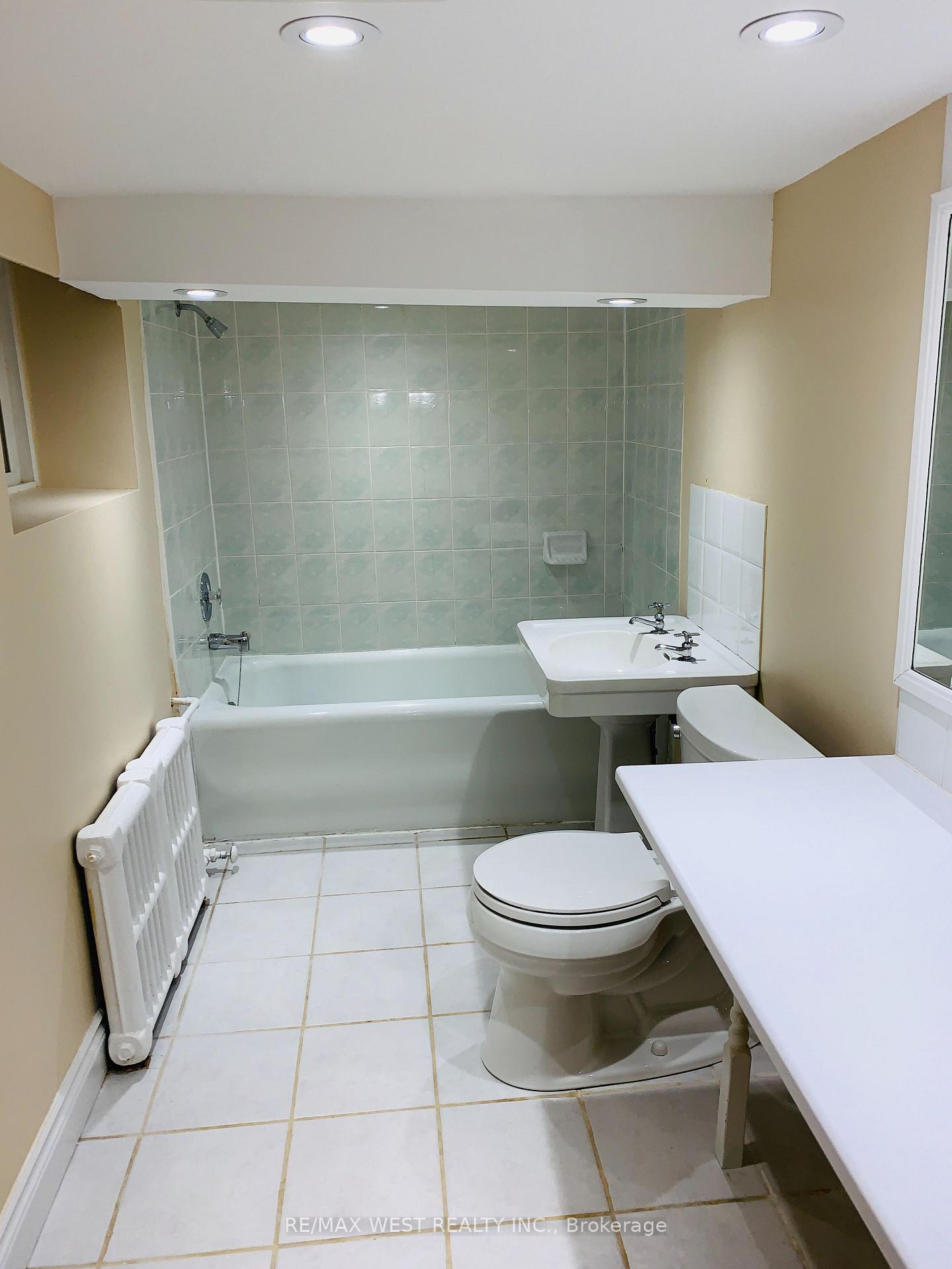 Photo 17 of Unit Lower, 900 Avenue Road, Toronto, Yonge-Eglinton — HOMEH
