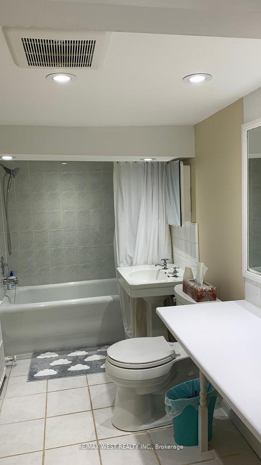 Photo 18 of Unit Lower, 900 Avenue Road, Toronto, Yonge-Eglinton — HOMEH