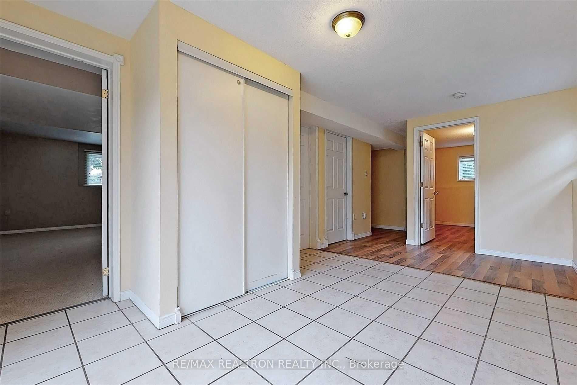 Photo 3 of 48 Jones Drive, Barrie, Grove East — HOMEH