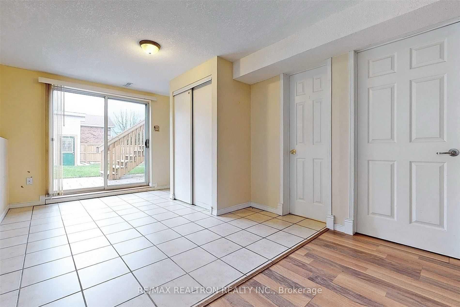 Photo 4 of 48 Jones Drive, Barrie, Grove East — HOMEH