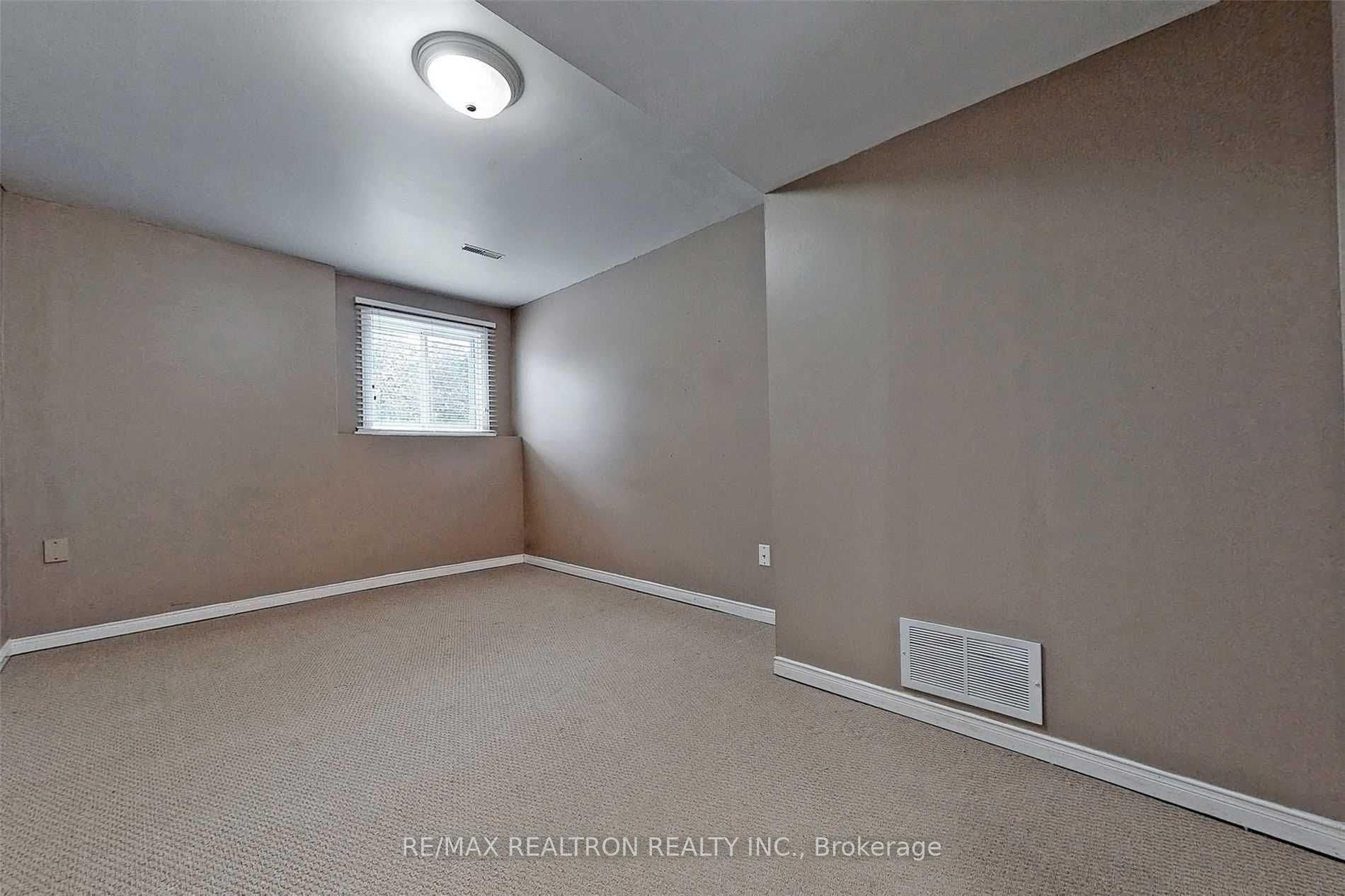 Photo 5 of 48 Jones Drive, Barrie, Grove East — HOMEH