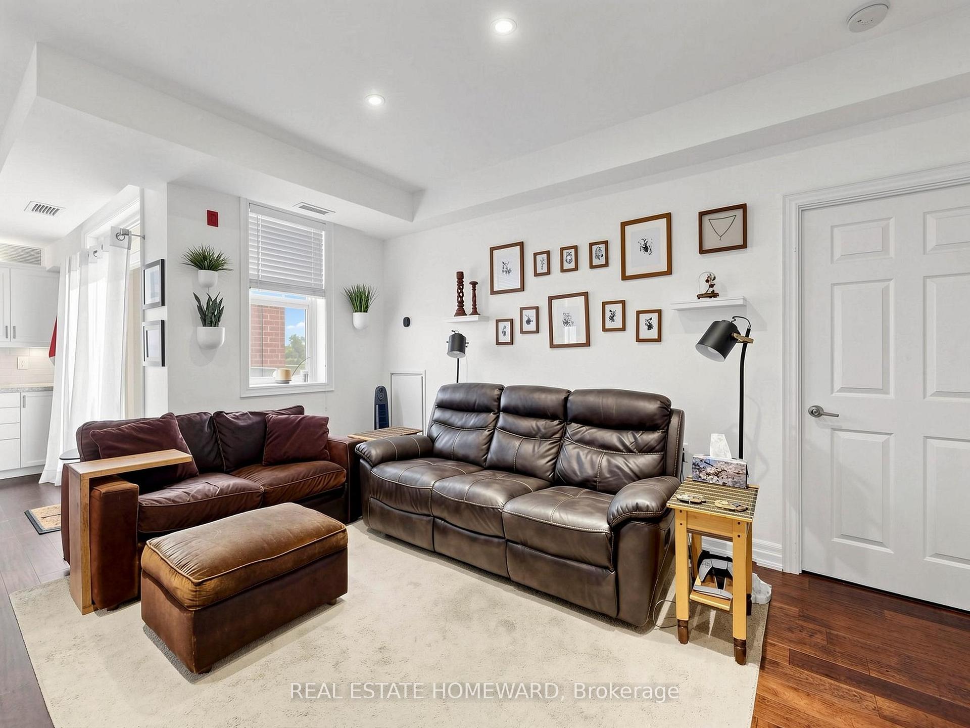 Photo 3 of Unit 309, 15450 Yonge Street, Aurora, Aurora Heights — HOMEH