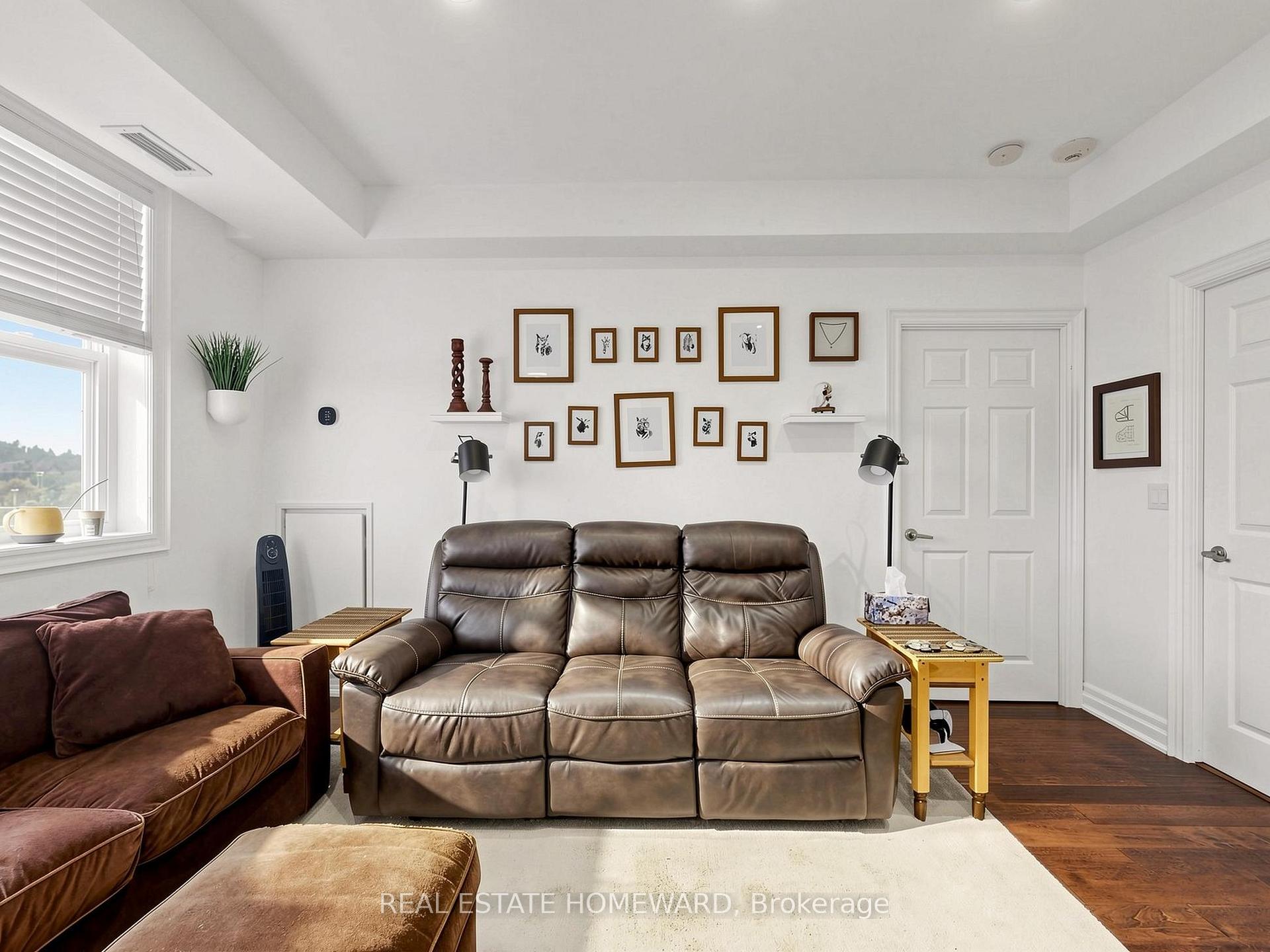 Photo 4 of Unit 309, 15450 Yonge Street, Aurora, Aurora Heights — HOMEH