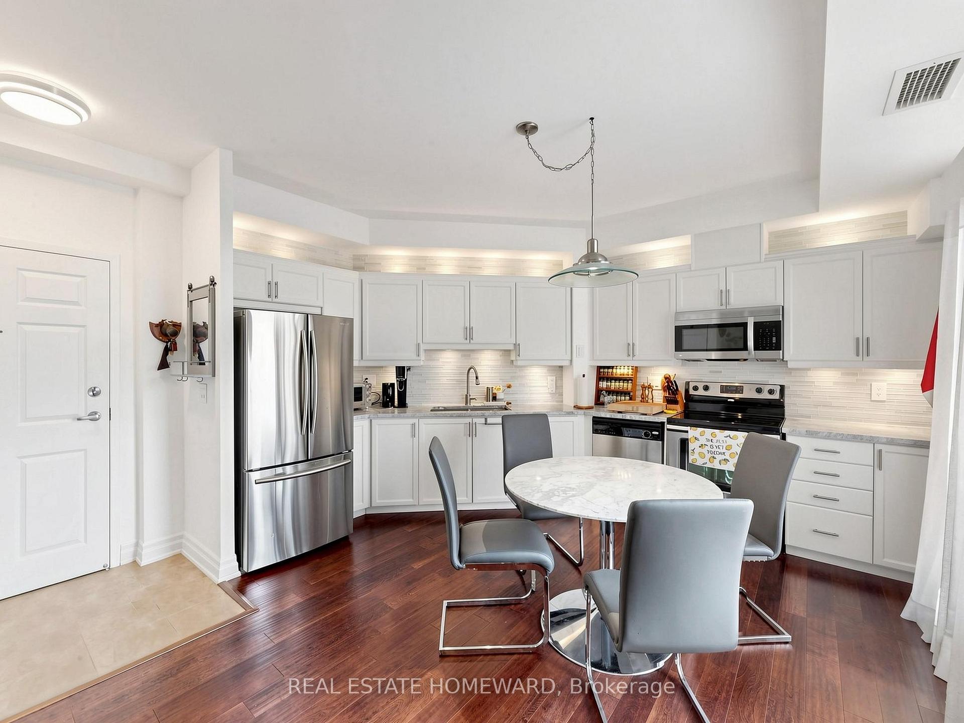 Photo 6 of Unit 309, 15450 Yonge Street, Aurora, Aurora Heights — HOMEH