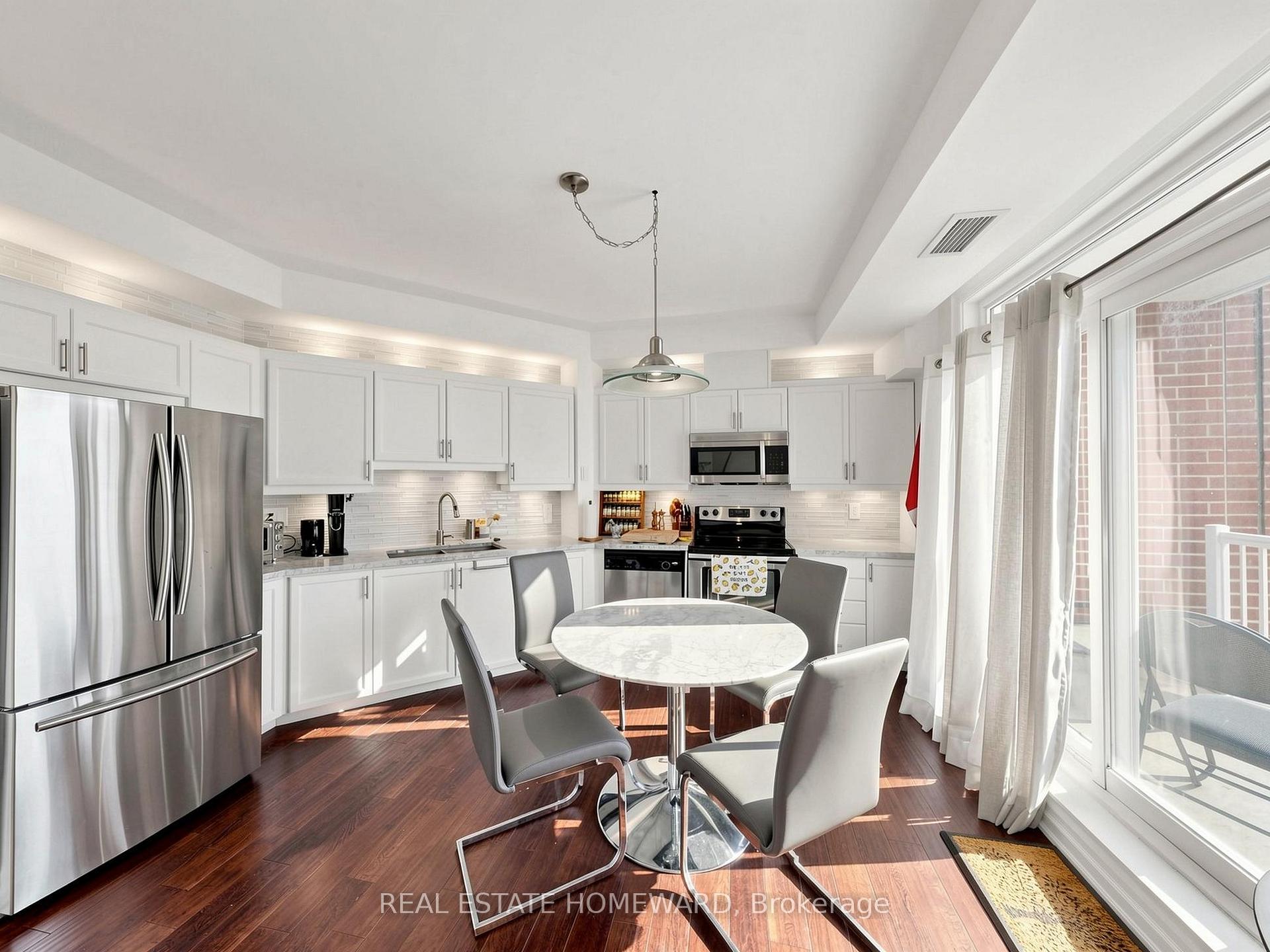 Photo 7 of Unit 309, 15450 Yonge Street, Aurora, Aurora Heights — HOMEH