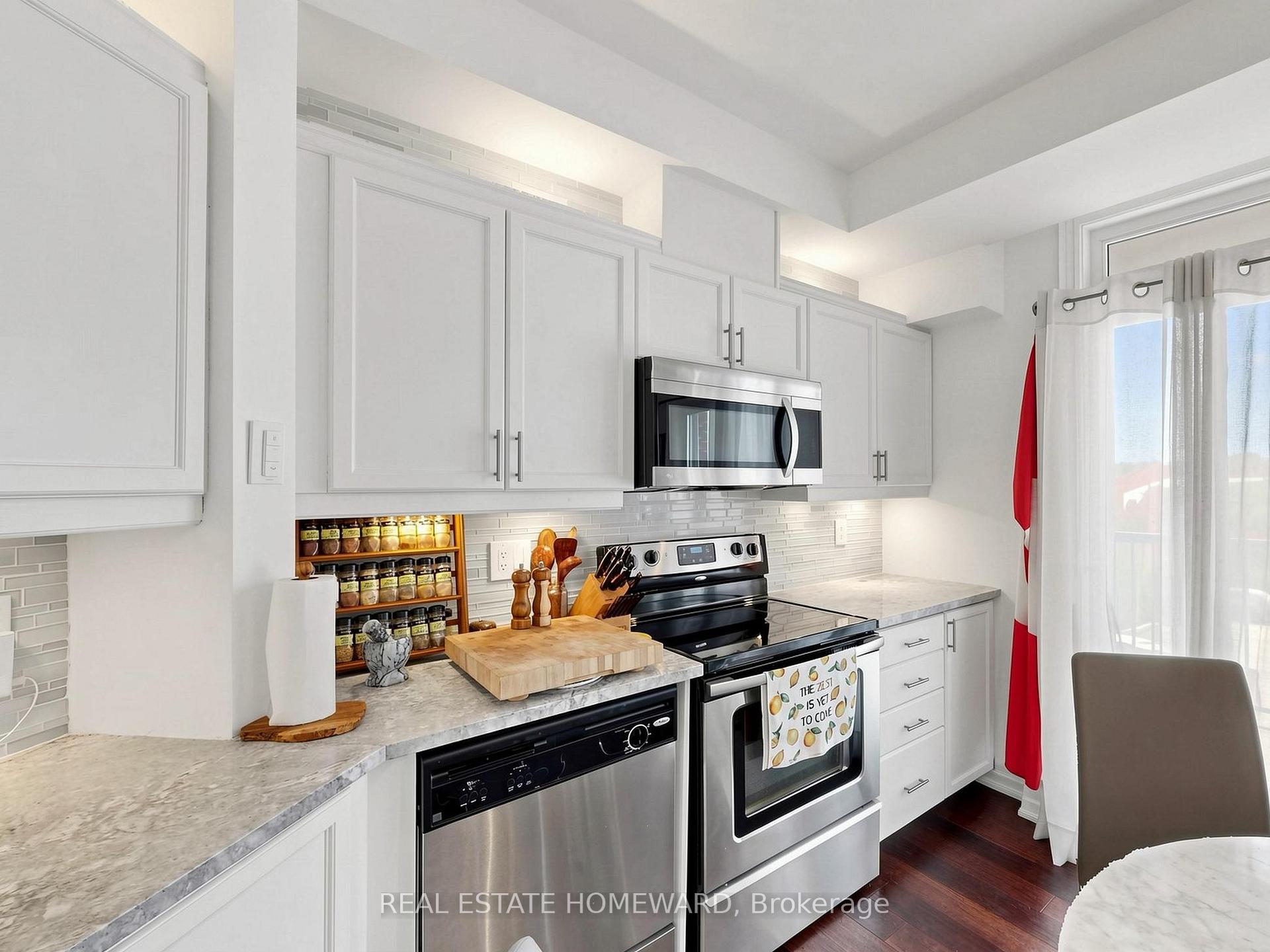 Photo 10 of Unit 309, 15450 Yonge Street, Aurora, Aurora Heights — HOMEH