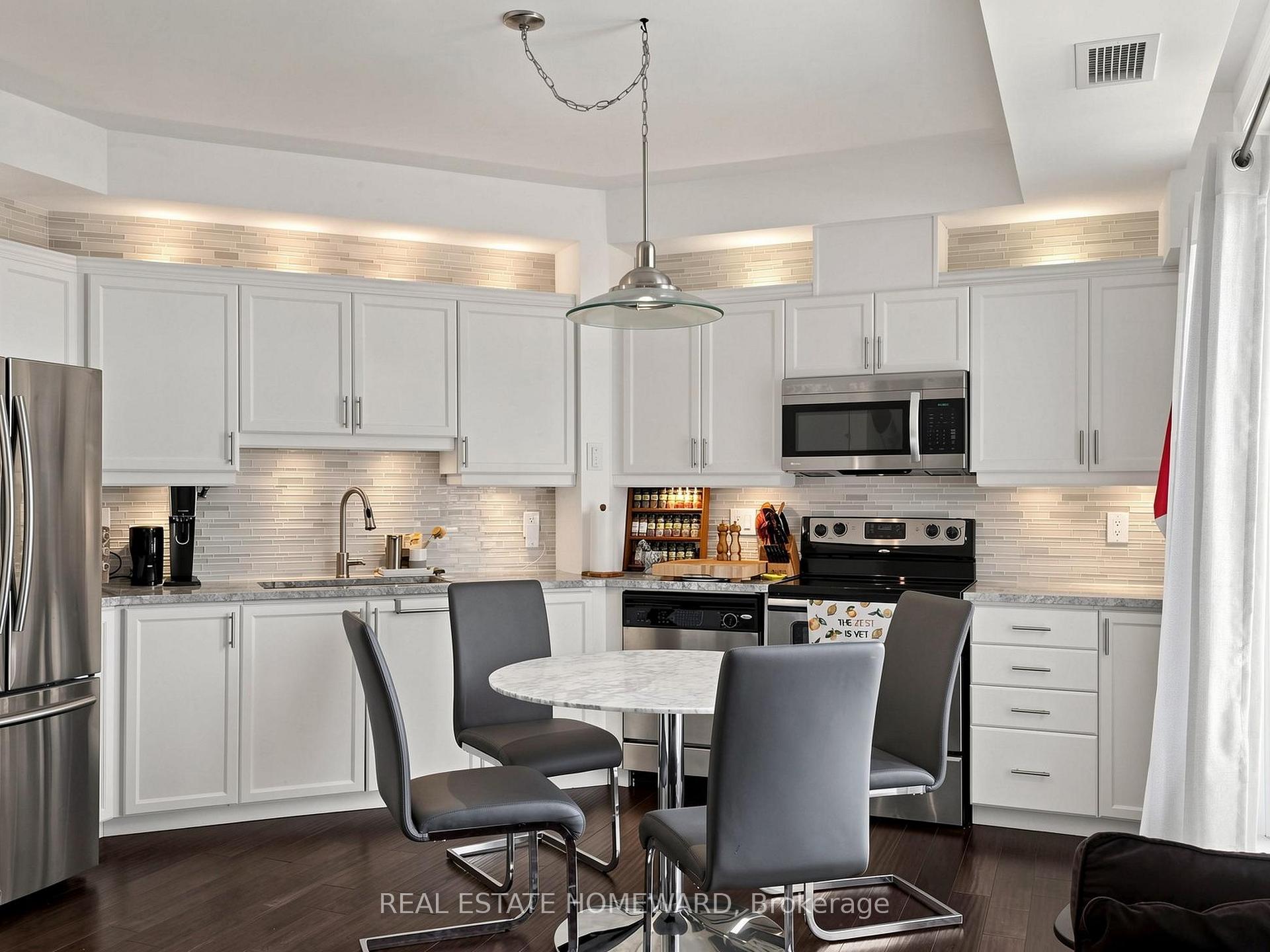 Photo 13 of Unit 309, 15450 Yonge Street, Aurora, Aurora Heights — HOMEH