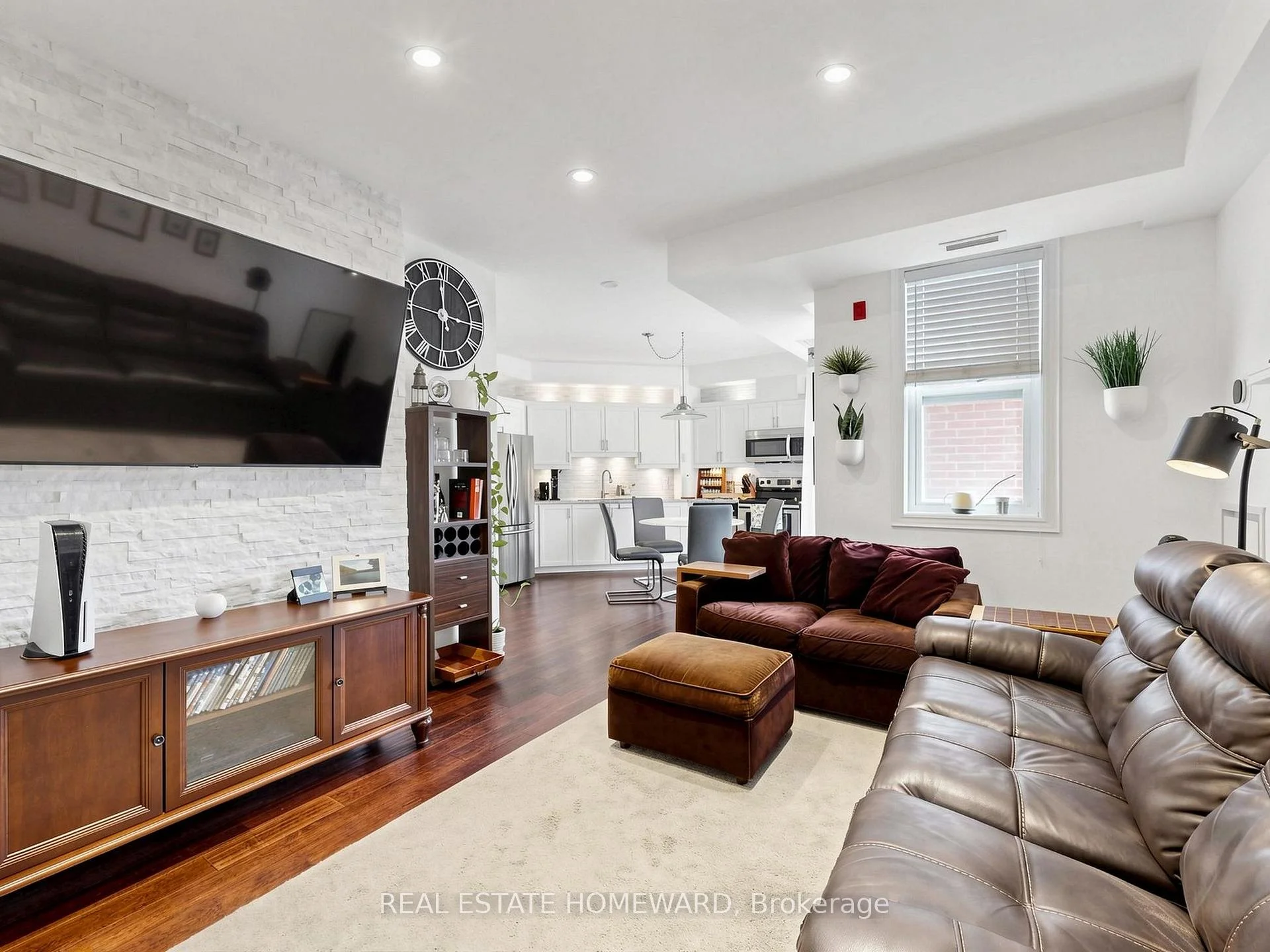 Photo 5 of Unit 309, 15450 Yonge Street, Aurora, Aurora Heights — HOMEH