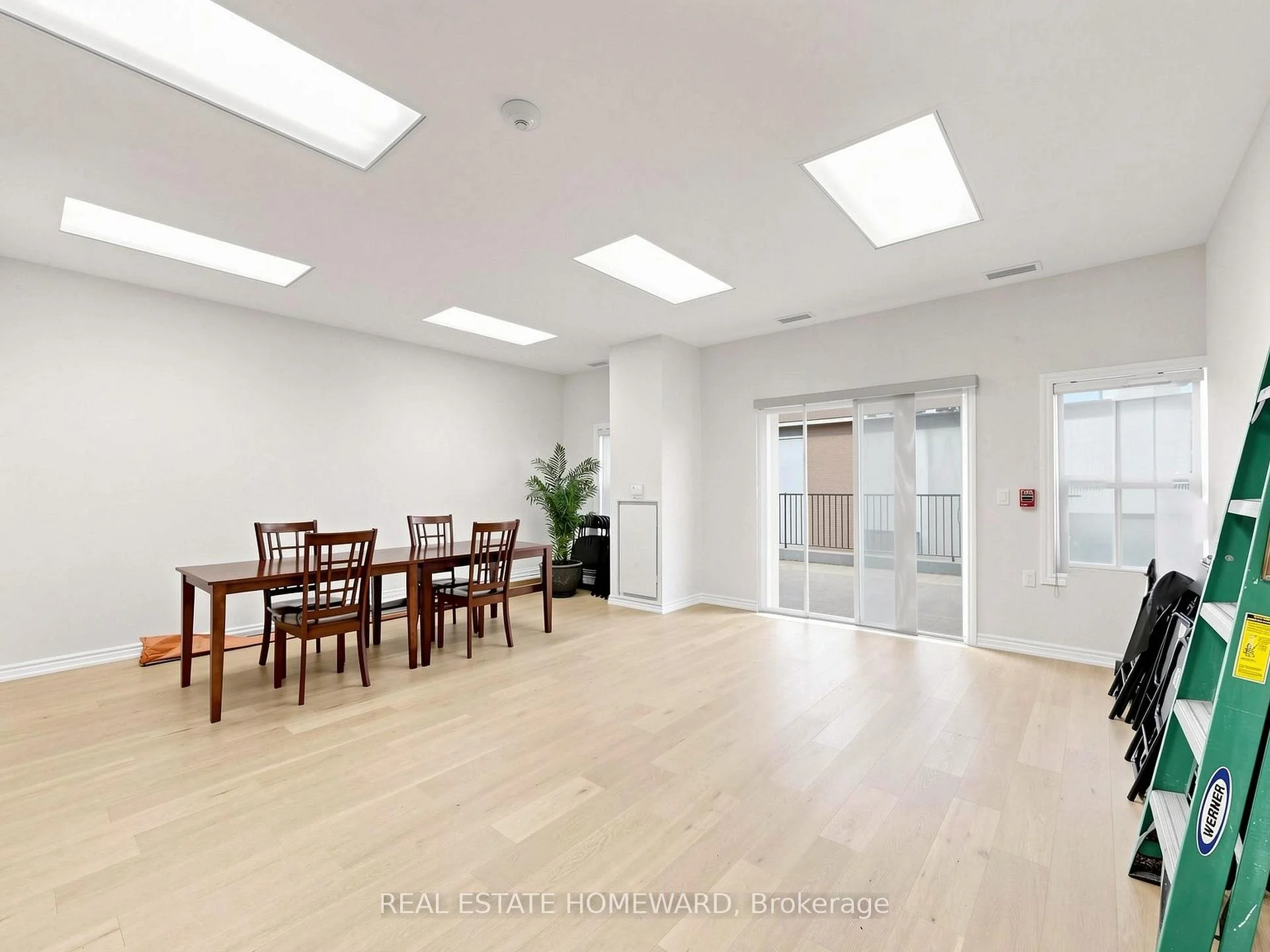 Photo 33 of Unit 309, 15450 Yonge Street, Aurora, Aurora Heights — HOMEH