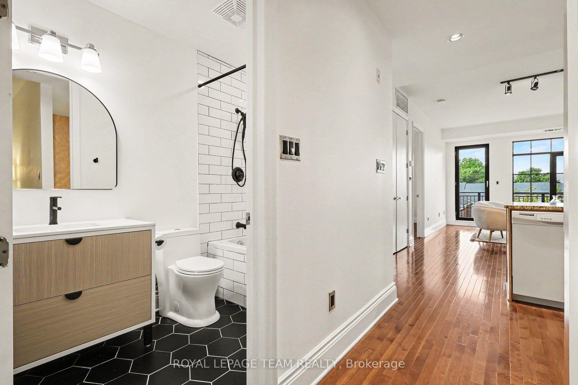 Photo 5 of Unit 405, 330 Loretta Avenue S, Ottawa, West Centre Town — HOMEH